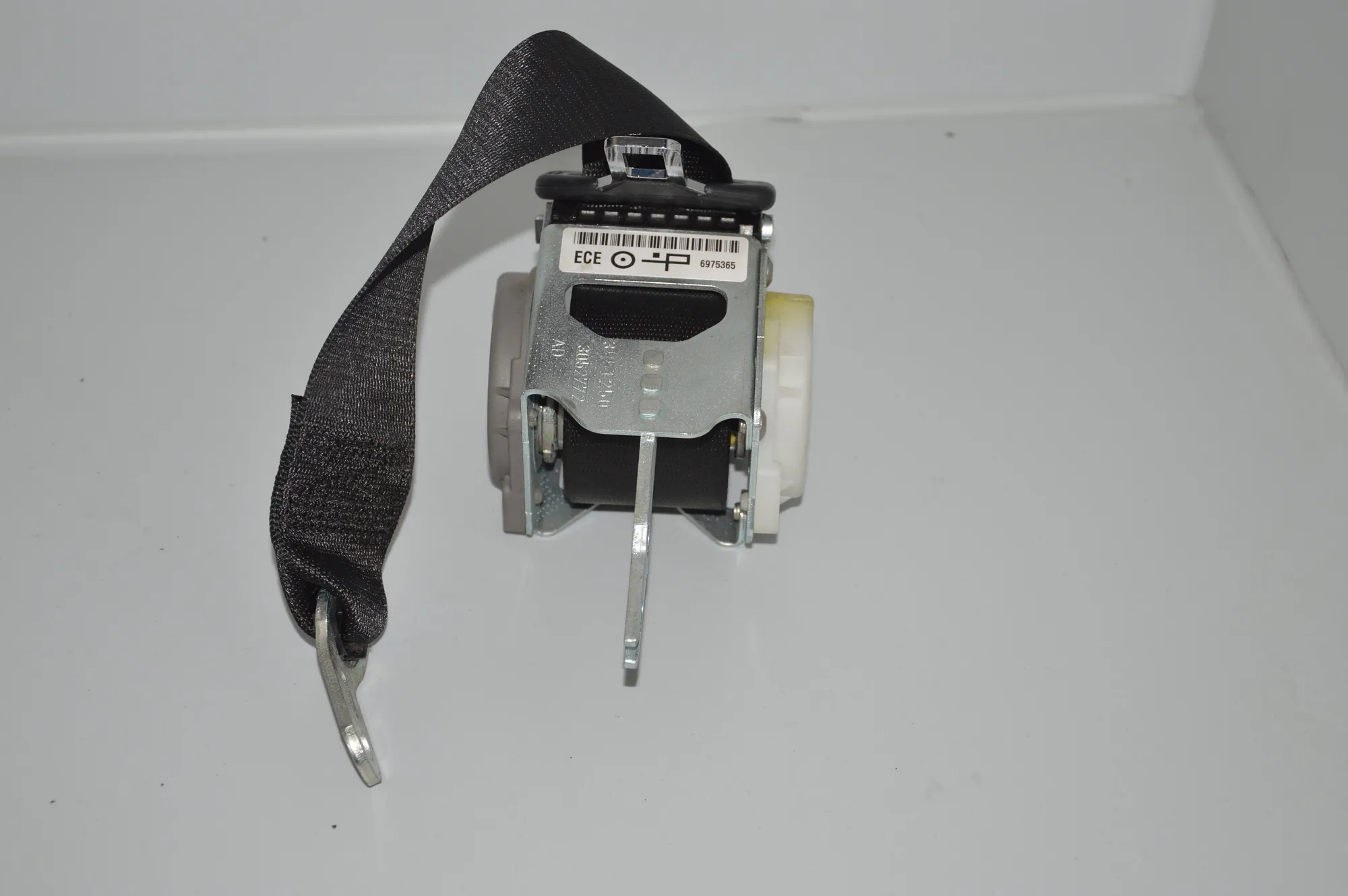 Rear Right Seatbelt – OEM 6975365 · BMW 3 (E90) 330 i 2005 – 4