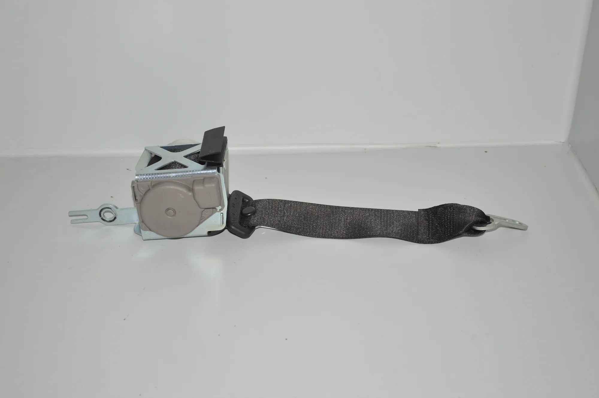 Rear Right Seatbelt – OEM 6975365 · BMW 3 (E90) 330 i 2005