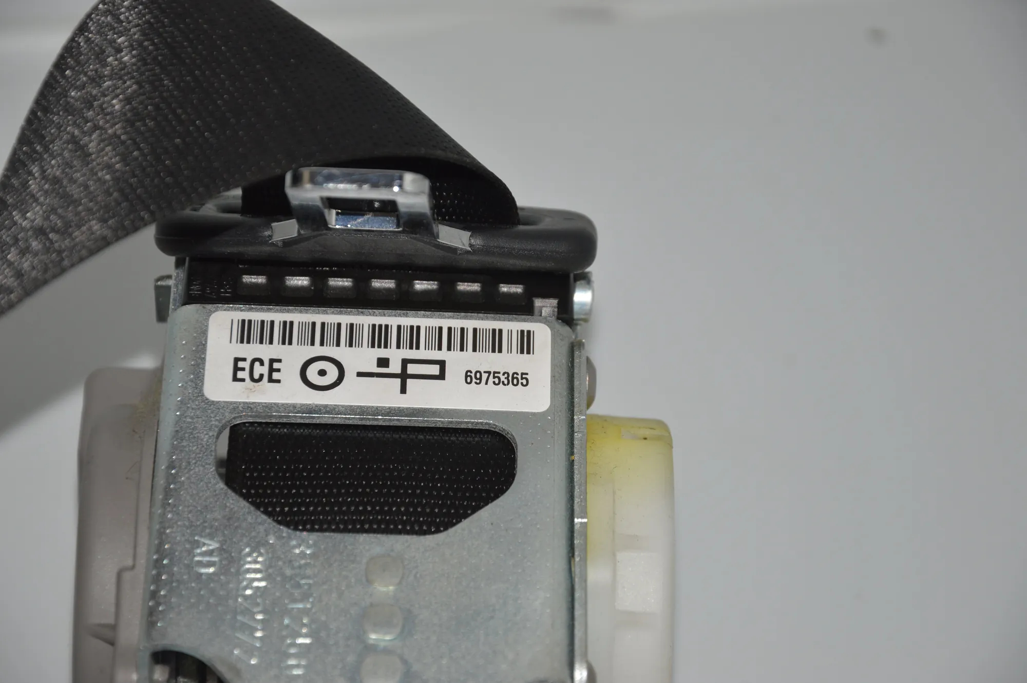 Rear Right Seatbelt – OEM 6975365 · BMW 3 (E90) 330 i 2005 – 5