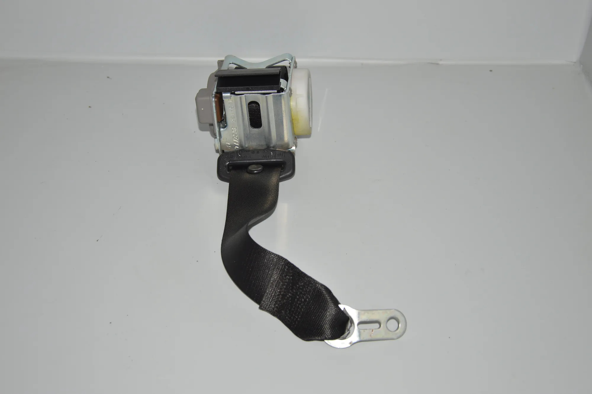 Rear Right Seatbelt – OEM 6975365 · BMW 3 (E90) 330 i 2005 – 2