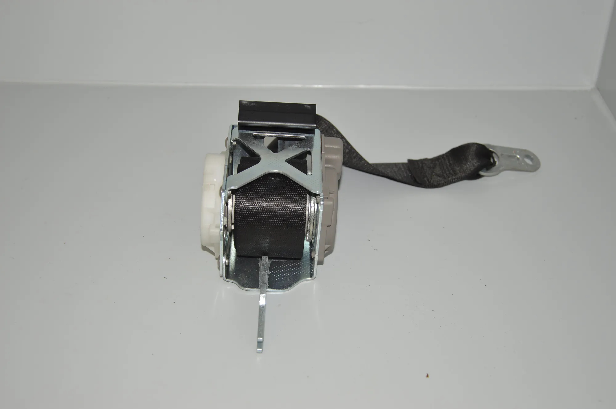 Rear Left Seatbelt – OEM 6975365 · BMW 3 (E90) 330 i 2005 – 2