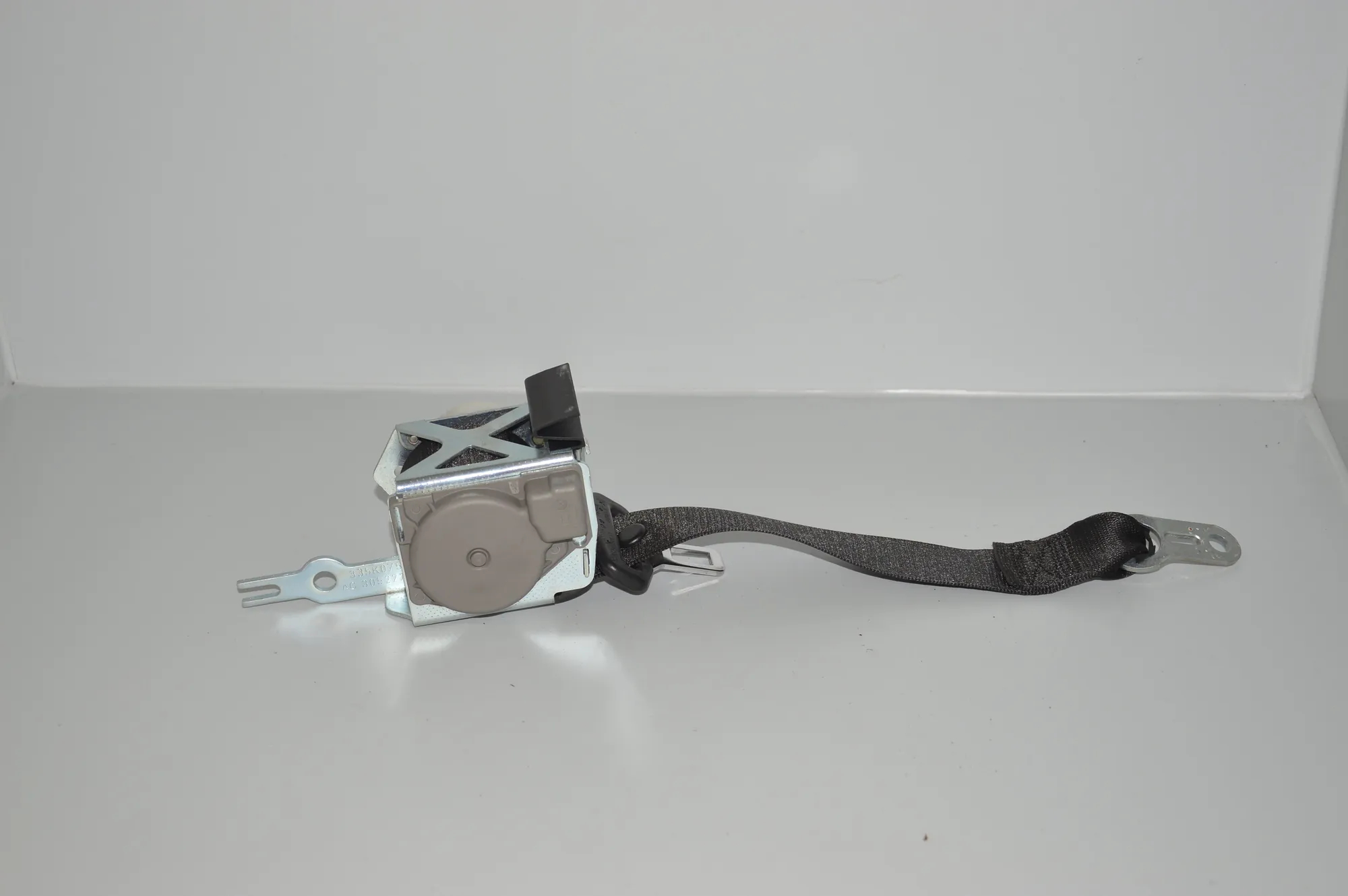 Rear Left Seatbelt – OEM 6975365 · BMW 3 (E90) 330 i 2005