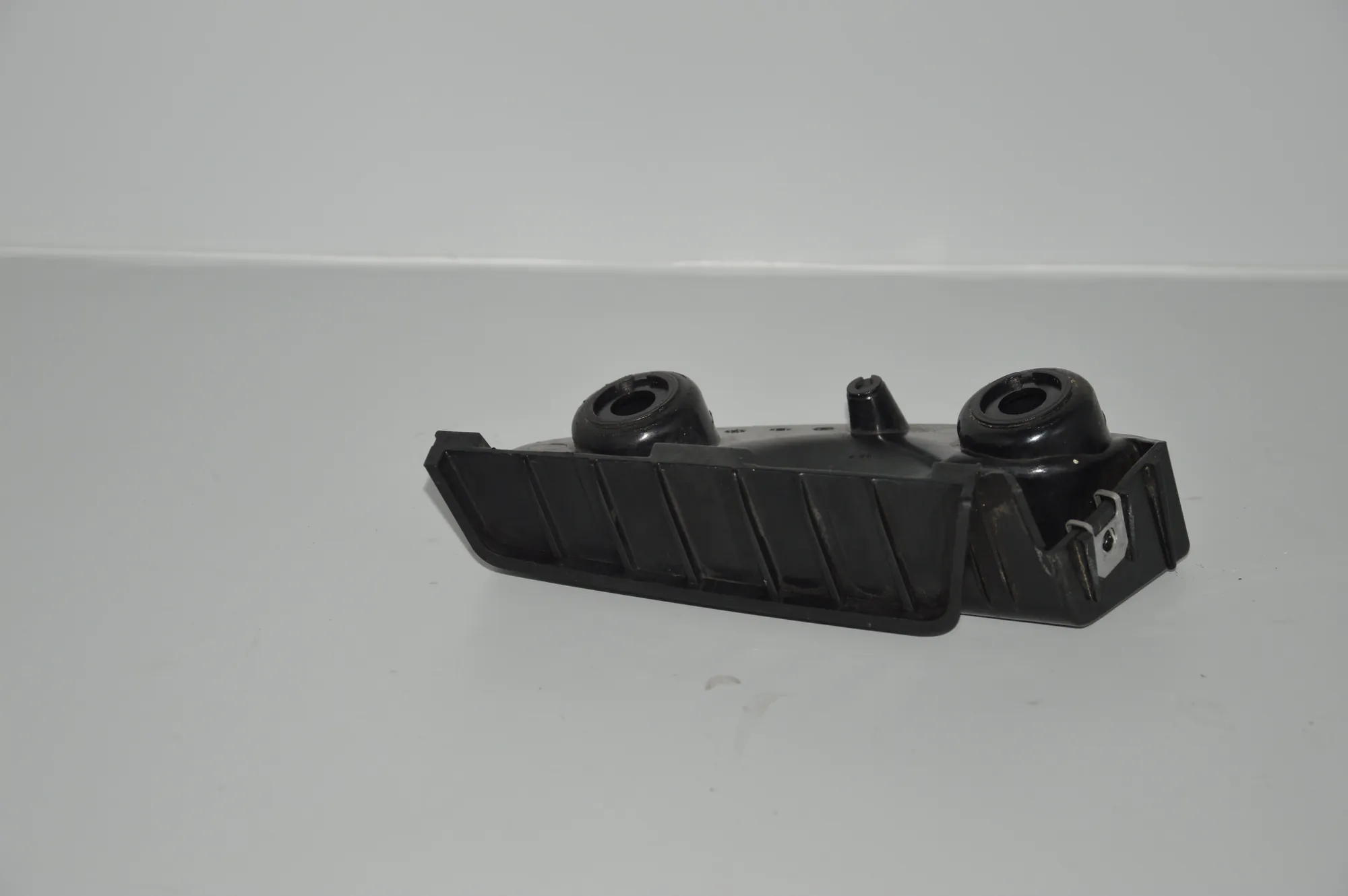 Rear Left Bumper Bracket – OEM 7118193 · BMW 3 (E90) 330 i 2005 – 3