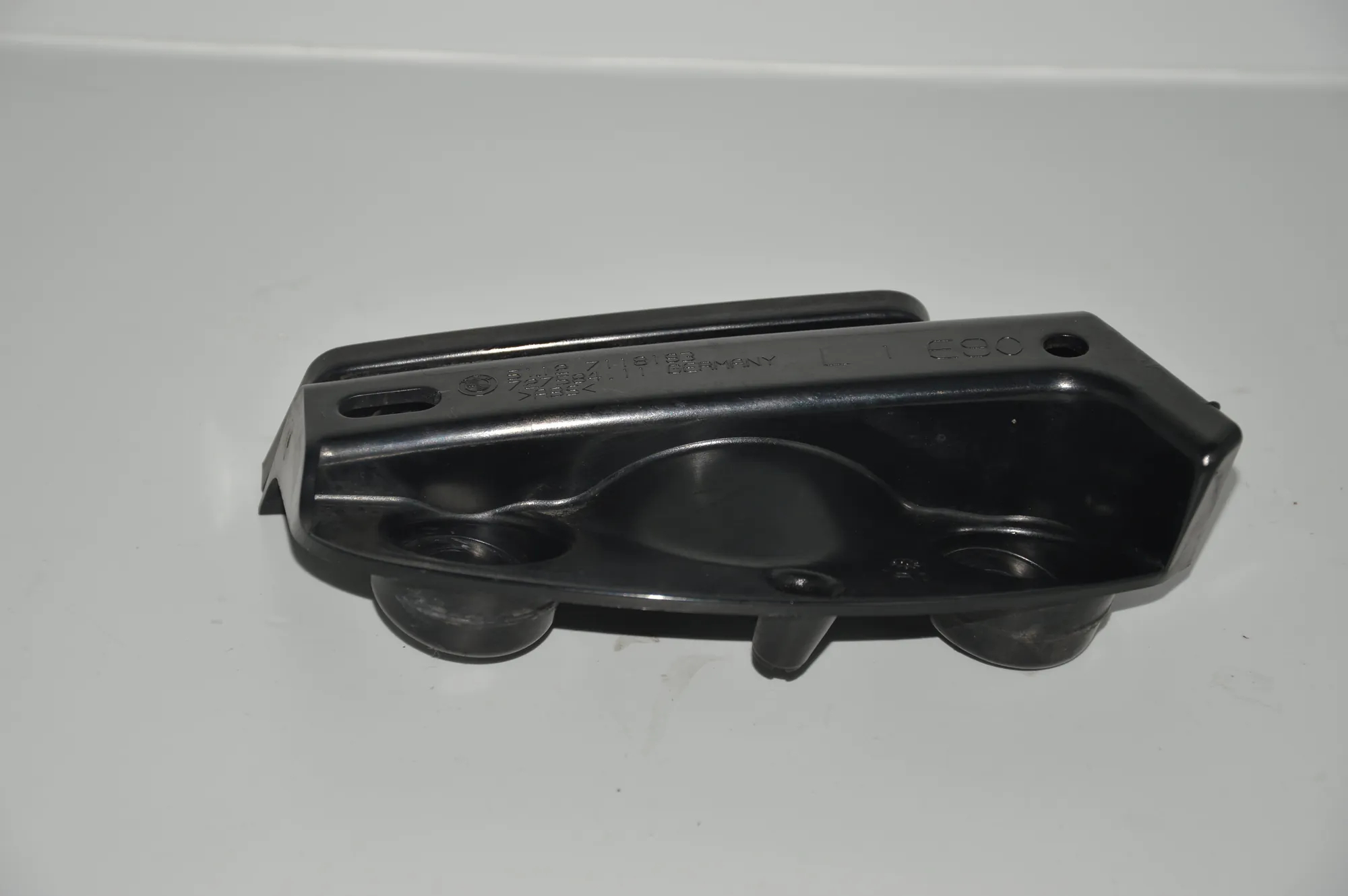Rear Left Bumper Bracket – OEM 7118193 · BMW 3 (E90) 330 i 2005