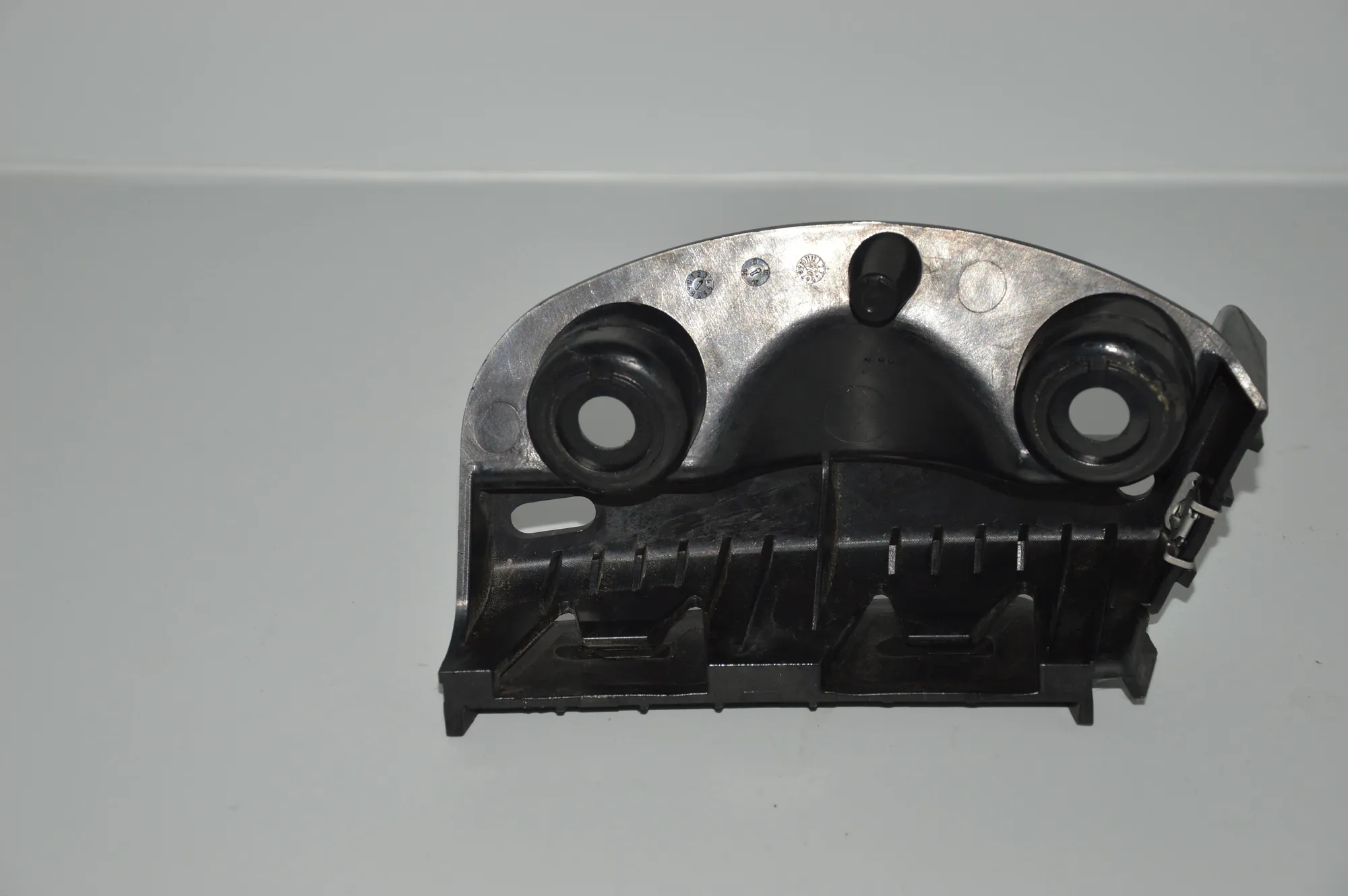 Rear Left Bumper Bracket – OEM 7118193 · BMW 3 (E90) 330 i 2005 – 2