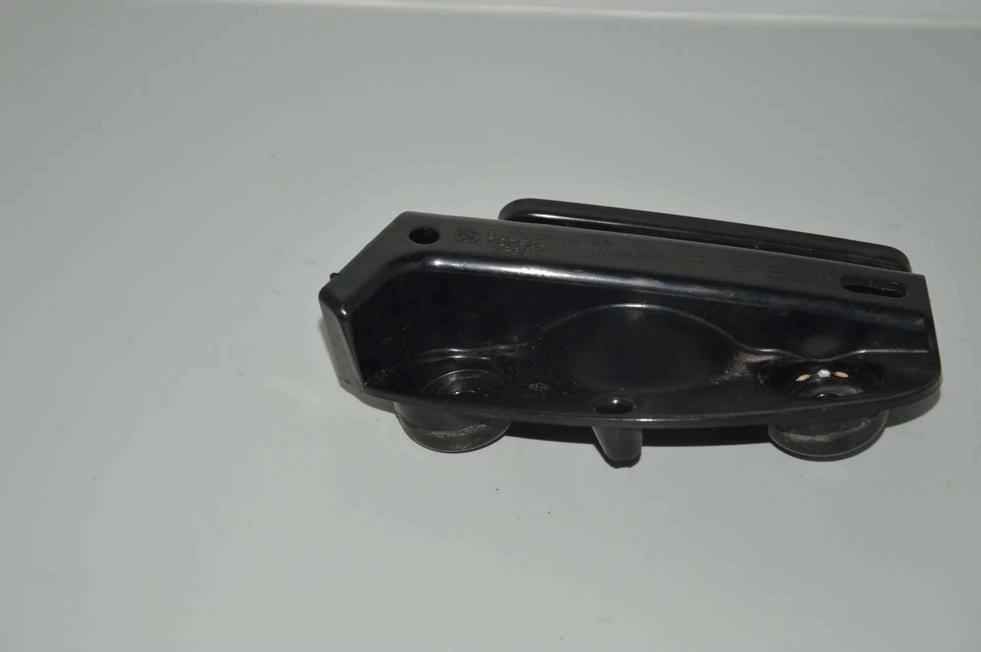 Rear Right Bumper Bracket – OEM 7118194 · BMW 3 (E90) 330 i 2005