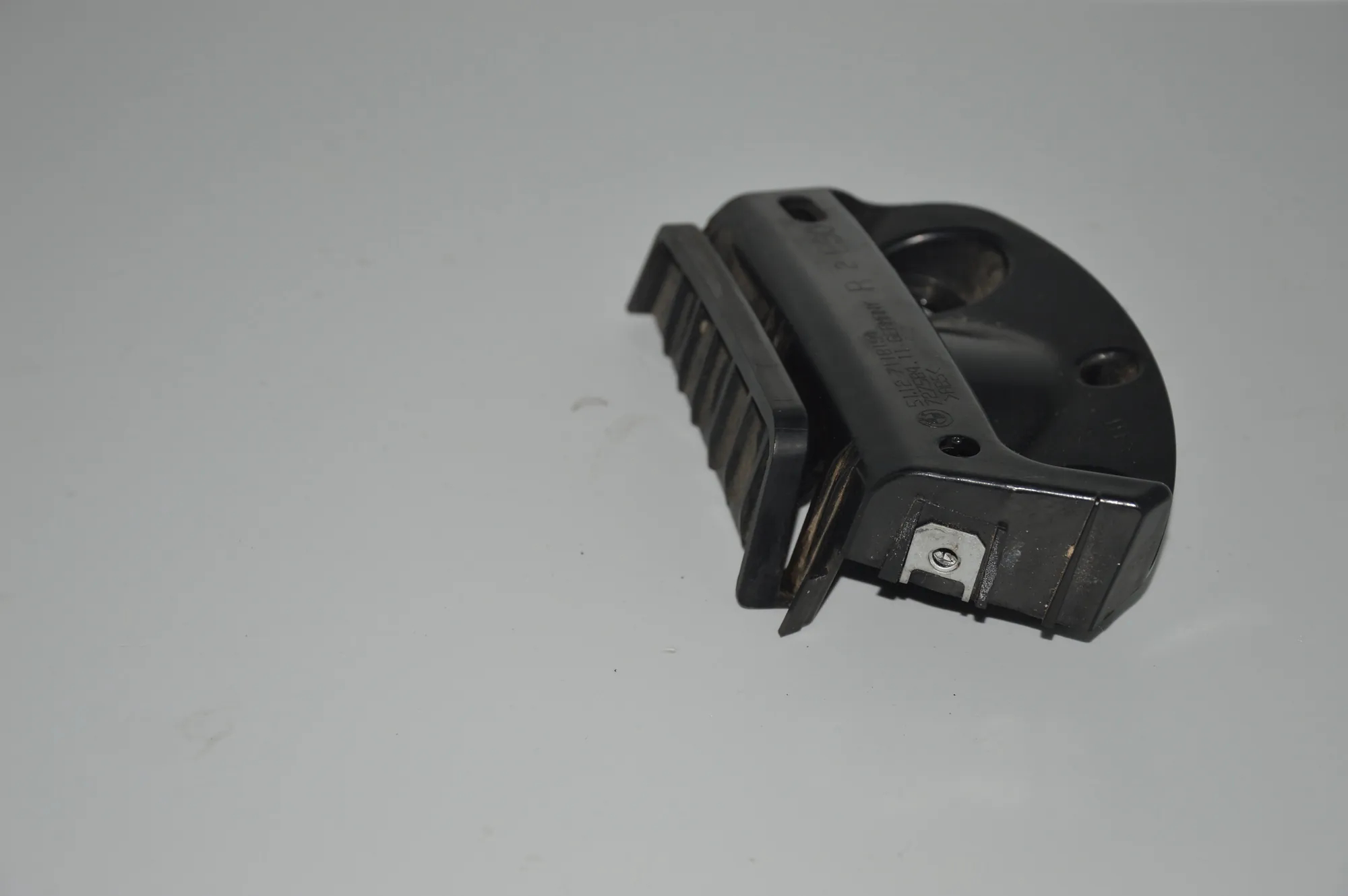 Rear Right Bumper Bracket – OEM 7118194 · BMW 3 (E90) 330 i 2005 – 4