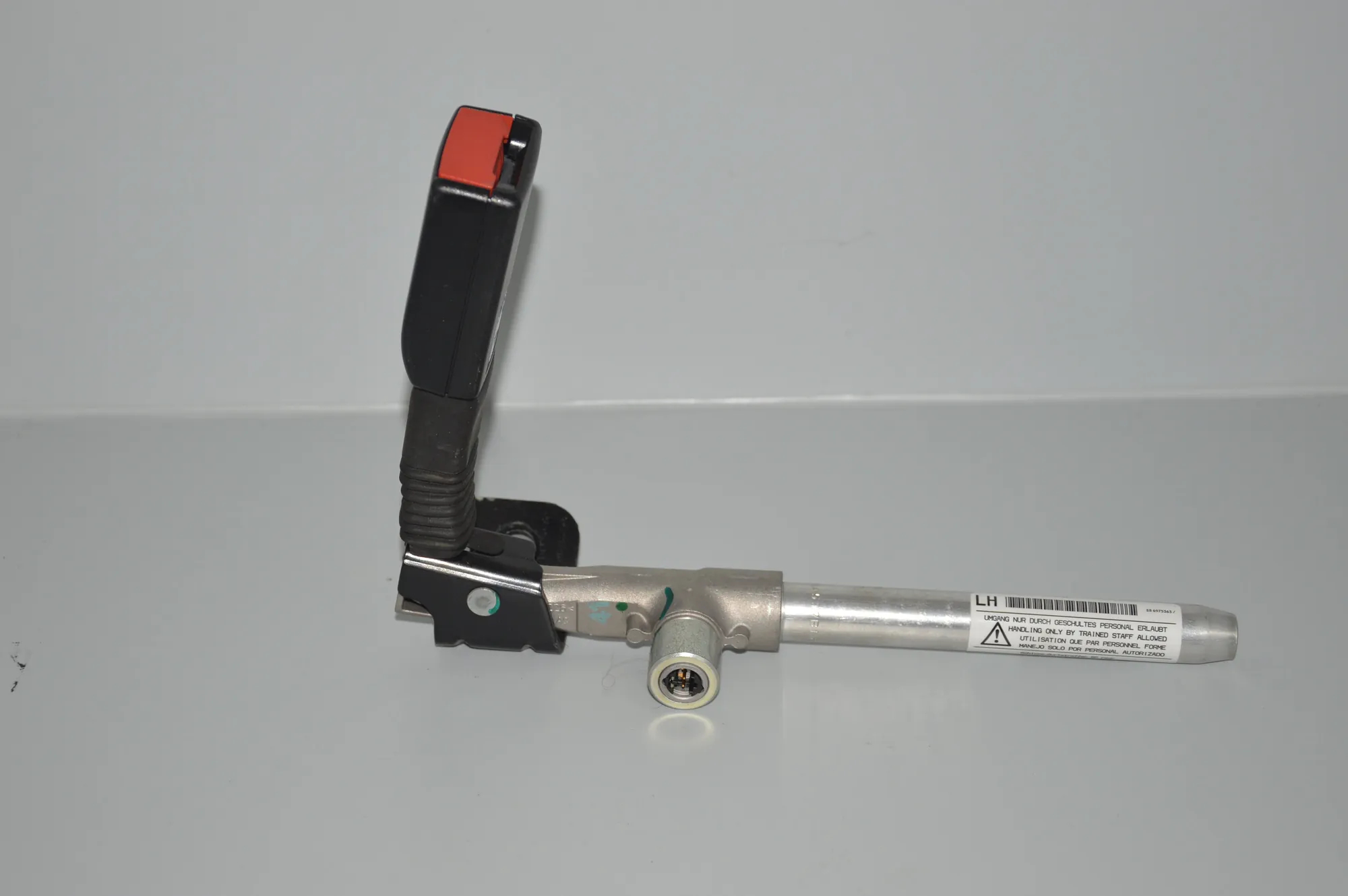 Rear Left Seat Buckle – OEM 3052787 · BMW 3 (E90) 330 i 2005