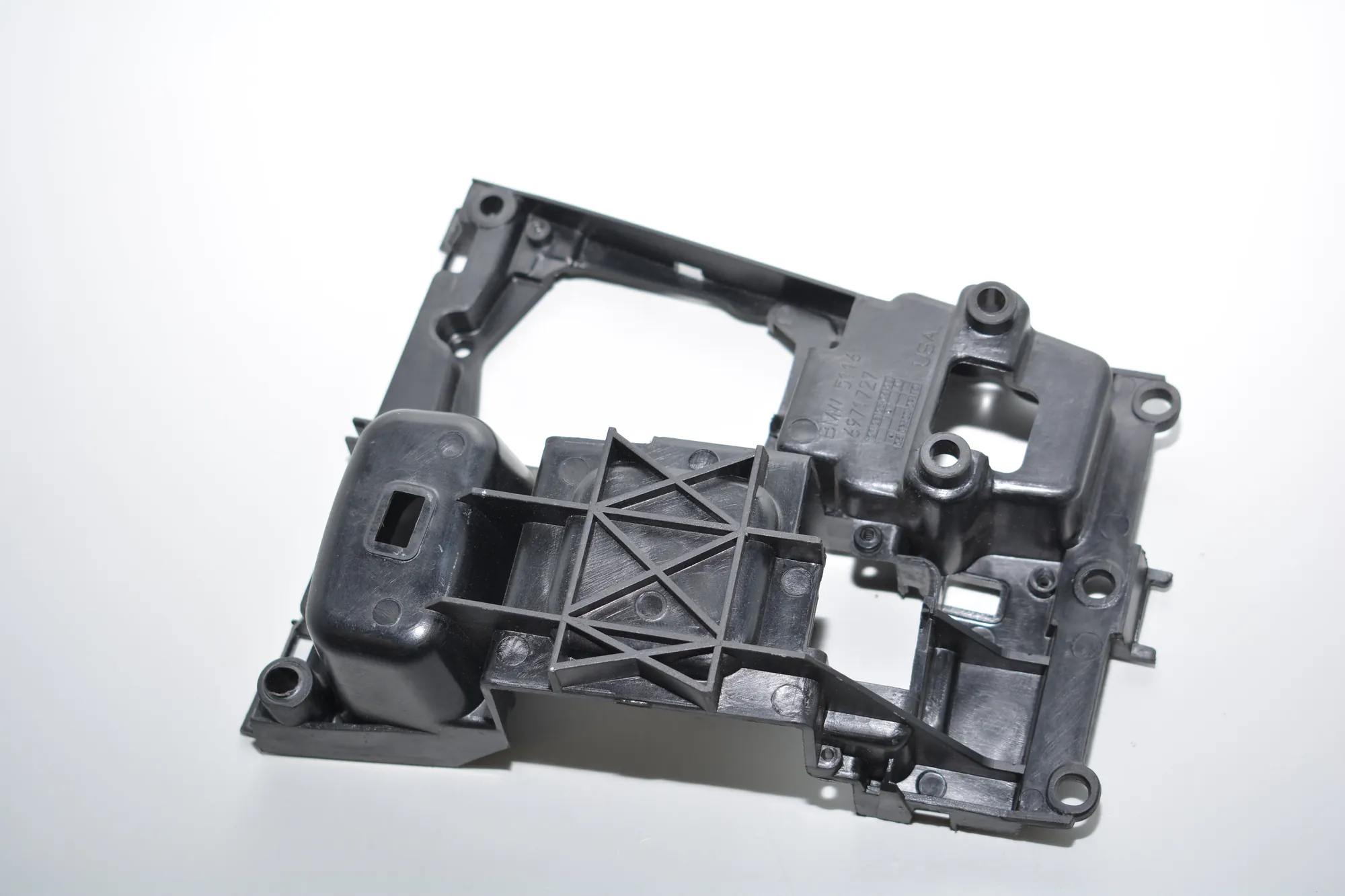 Gear Shifting Level Plastic Trim – OEM 6971727 · BMW X6 (E71, E72) BMW X6 (E71, E72) 2008 – 2