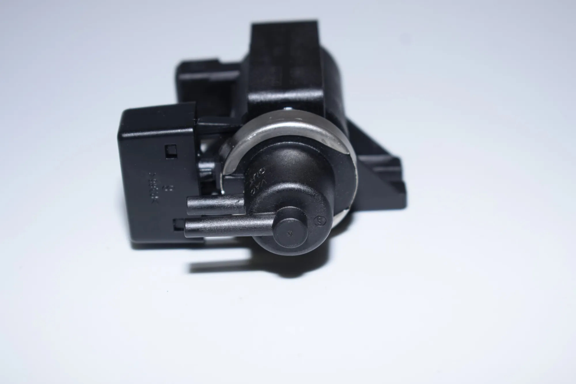 Solenoid Valve – OEM 2247906 · BMW 5 (E39) 525 d 2002 – 2