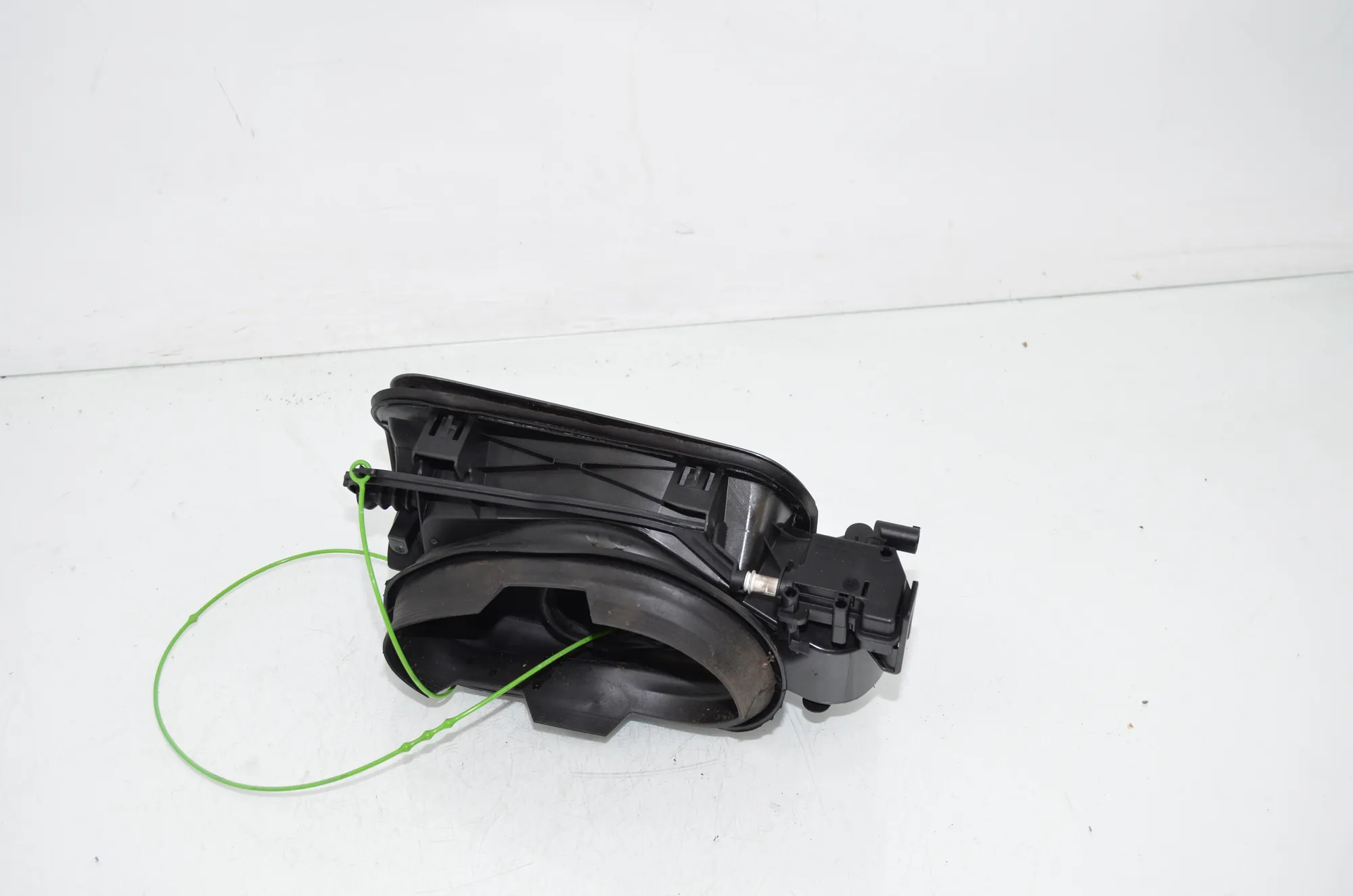 Fuel Tank Flap Cap – OEM 7238100 · BMW 3 Touring (F31) 330 d 2013 – 3