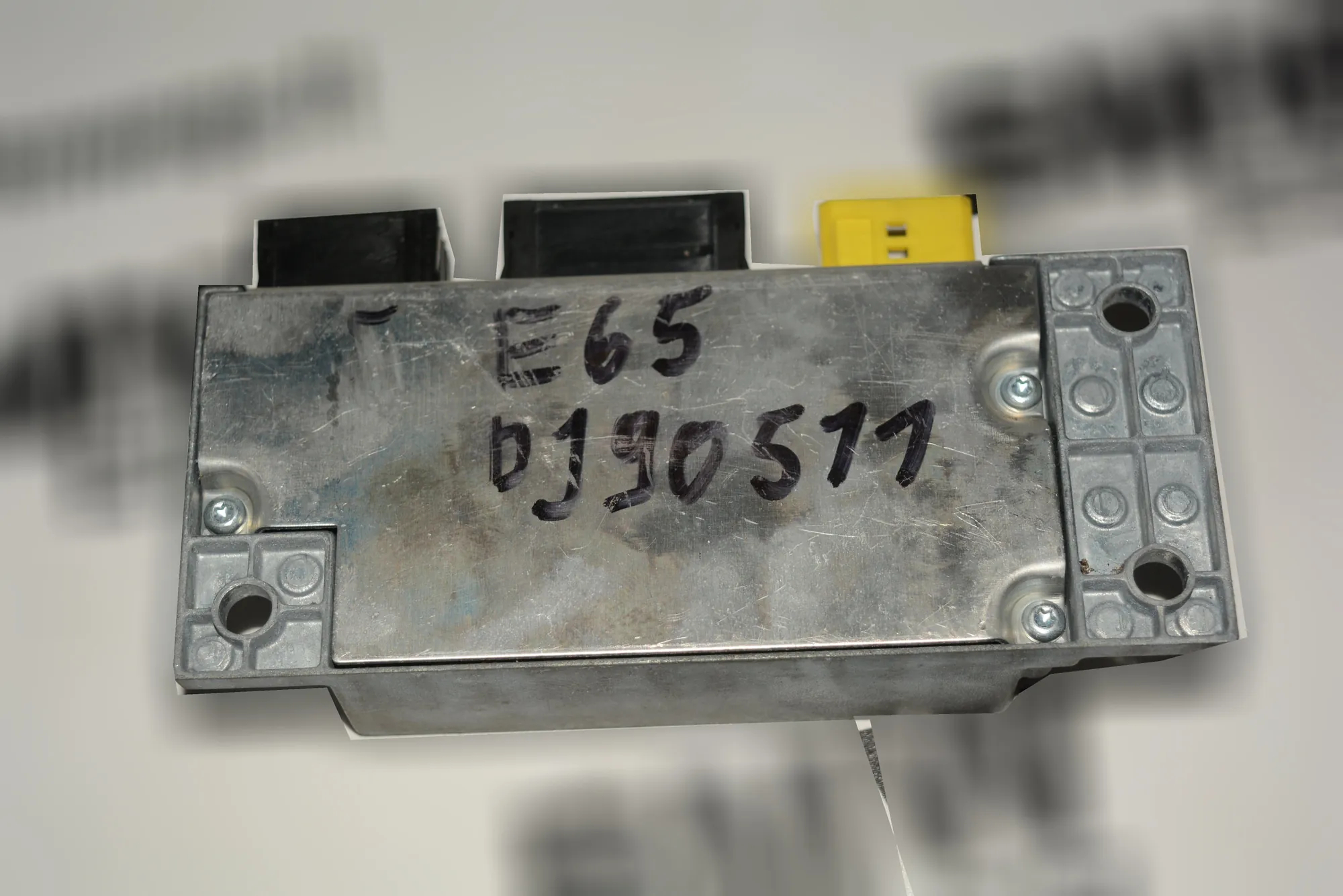 SRS Control Unit – OEM 6920481 · BMW 7 (E65, E66, E67) BMW 7 (E65, E66, E67) 745 i 2002 – 3