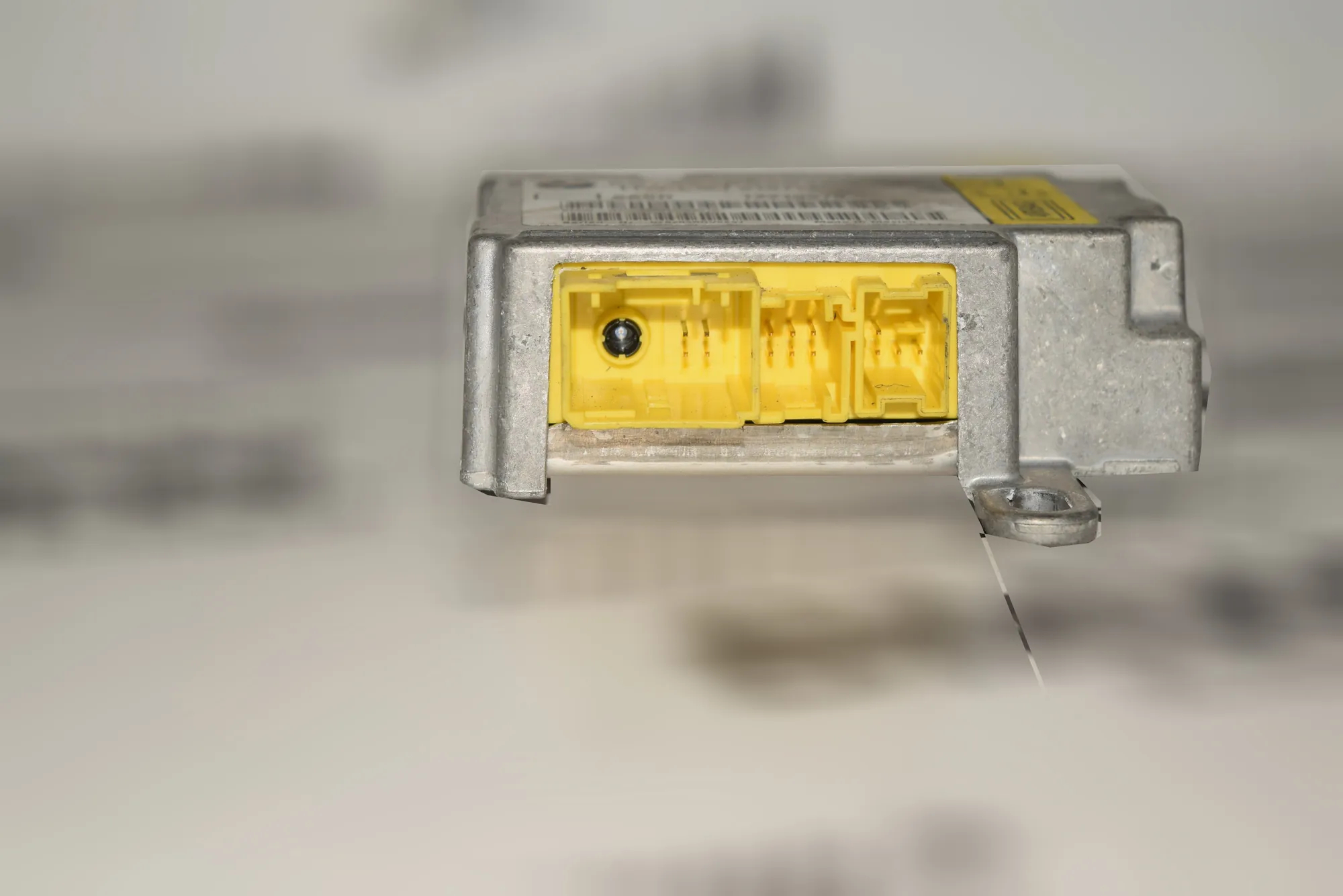 SRS Control Unit – OEM 6920469 · BMW 7 (E65, E66, E67) BMW 7 (E65, E66, E67) 745 i, Li 2003 – 3