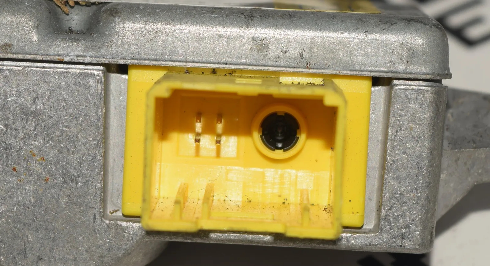 SRS Control Unit – OEM 6946104 · BMW 7 (E65, E66, E67) BMW 7 (E65, E66, E67) 745 i, Li 2003 – 2