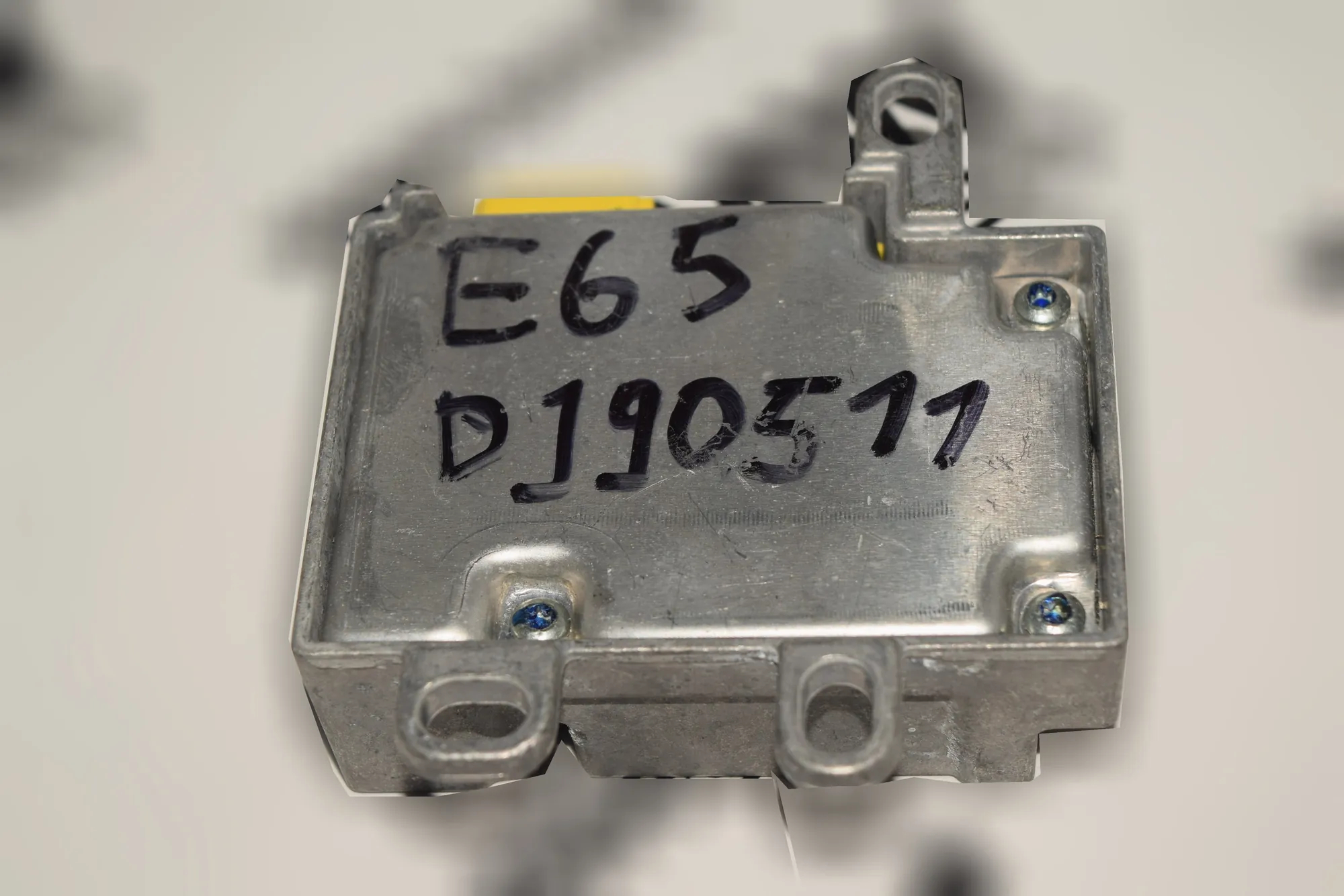 SRS Control Unit – OEM 6920469 · BMW 7 (E65, E66, E67) BMW 7 (E65, E66, E67) 745 i, Li 2003 – 4