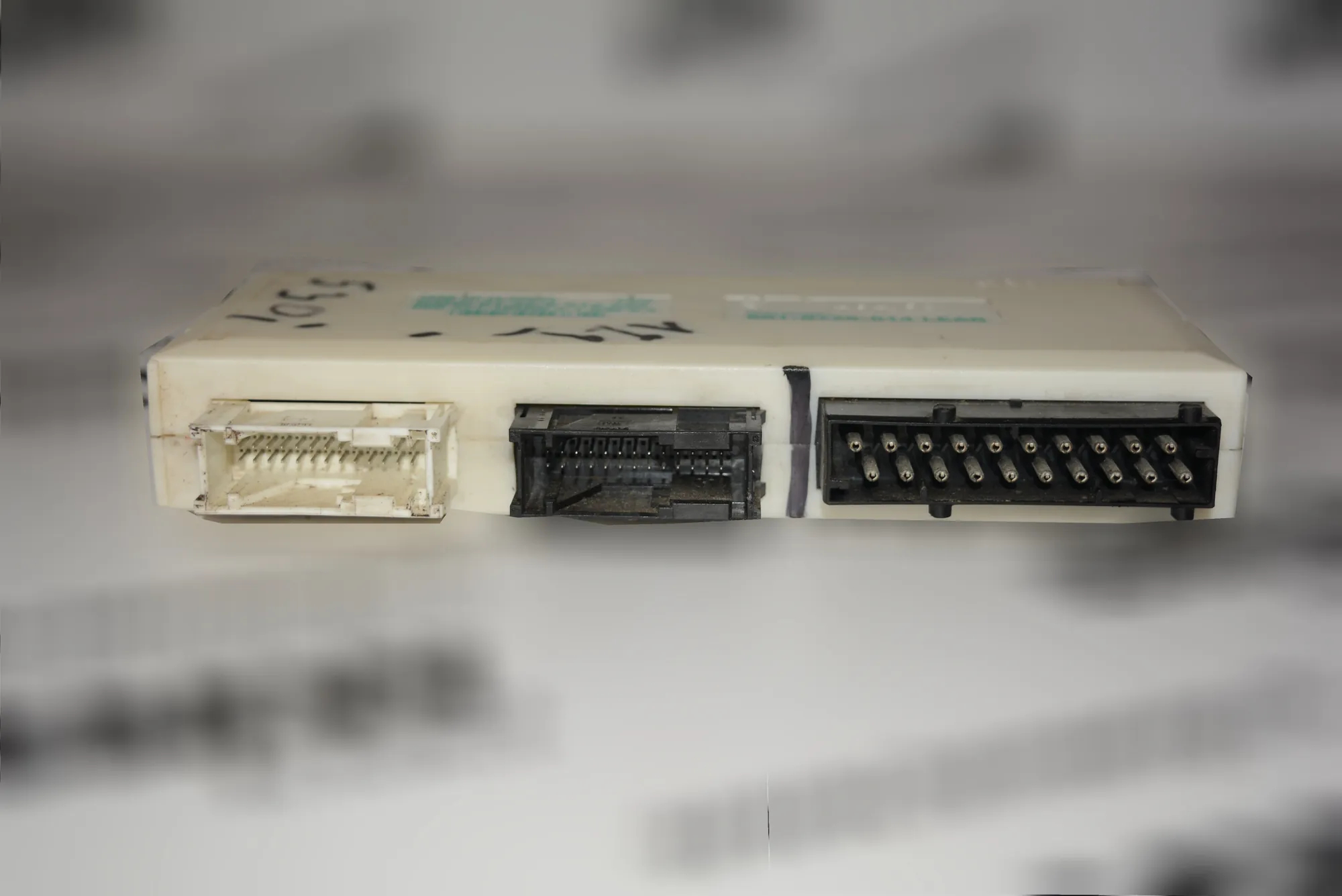 Comfort Control Unit – OEM 6913520 · BMW 5 (E39) BMW 5 (E39) 530 i 2000