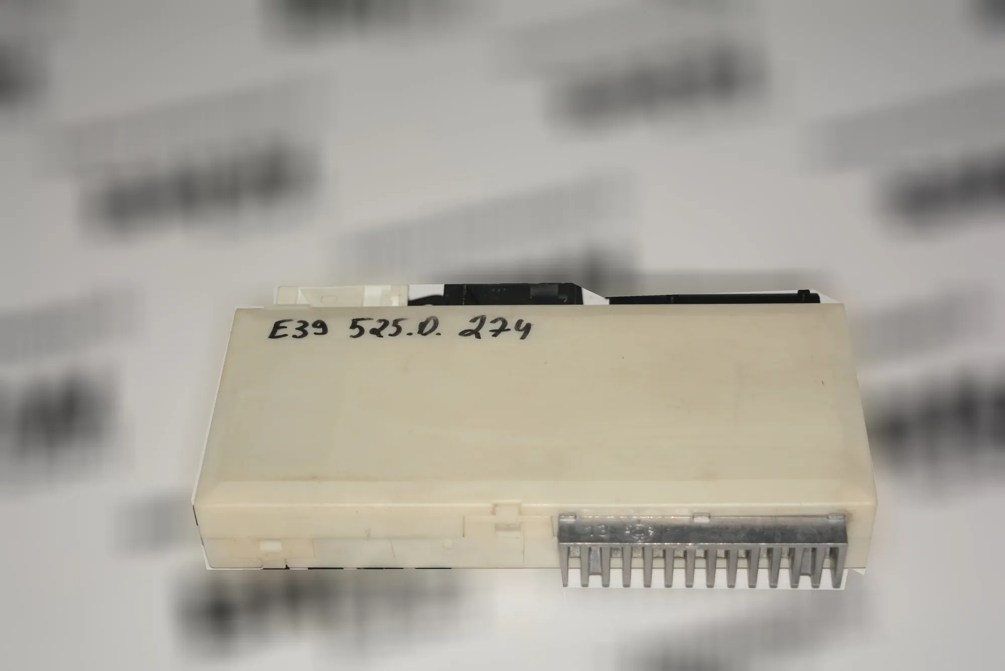 Comfort Control Unit – OEM 6913520 · BMW 5 (E39) BMW 5 (E39) 525 d 2000 – 3