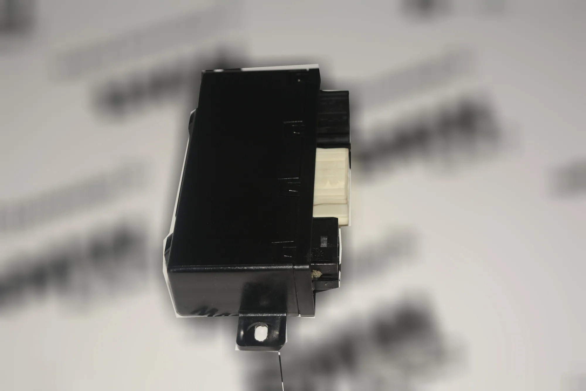 Front Left Door Control Unit – OEM 6904244 · BMW 5 Touring (E39) 525 d 2003 – 4