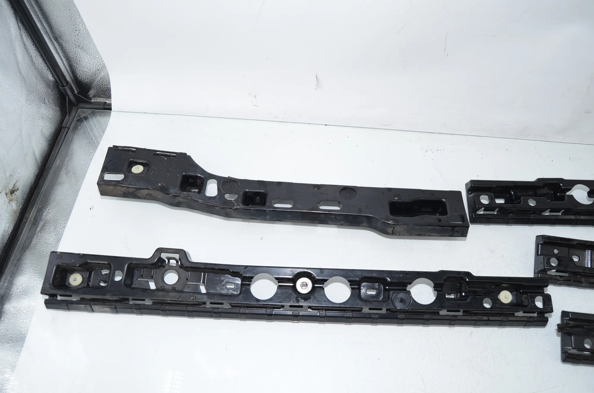Sideskirt Bracket – OEM 7357135 · BMW 7 (G11, G12) 750 d, Ld xDrive 2016 – 2
