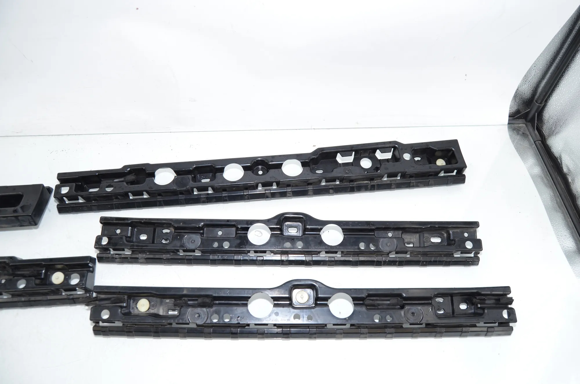 Sideskirt Bracket – OEM 7357135 · BMW 7 (G11, G12) 750 d, Ld xDrive 2016 – 3