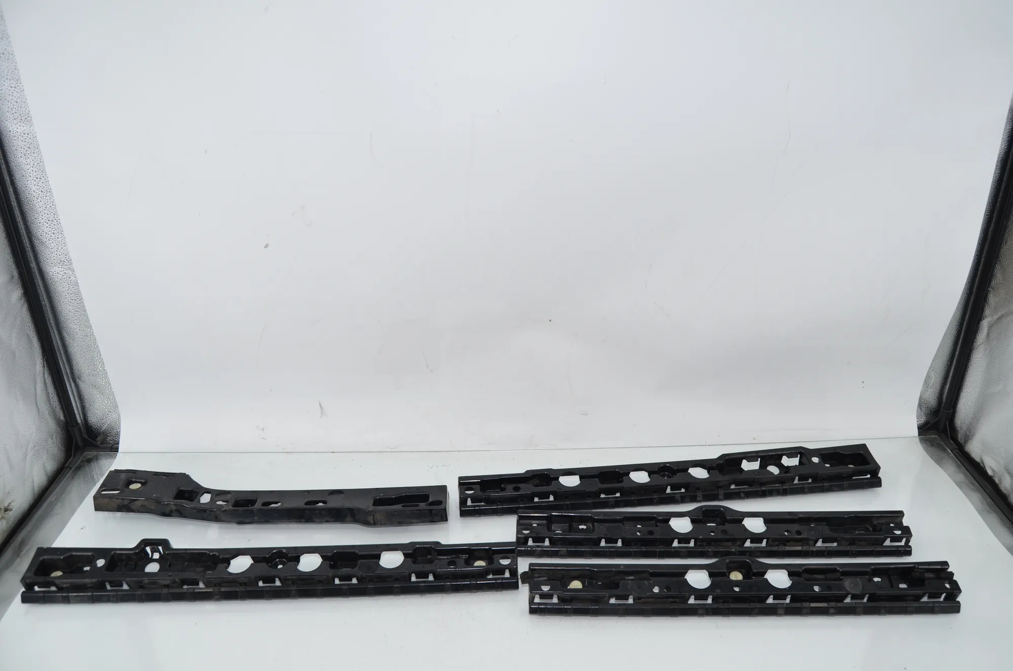 Sideskirt Bracket – OEM 7357135 · BMW 7 (G11, G12) 750 d, Ld xDrive 2016