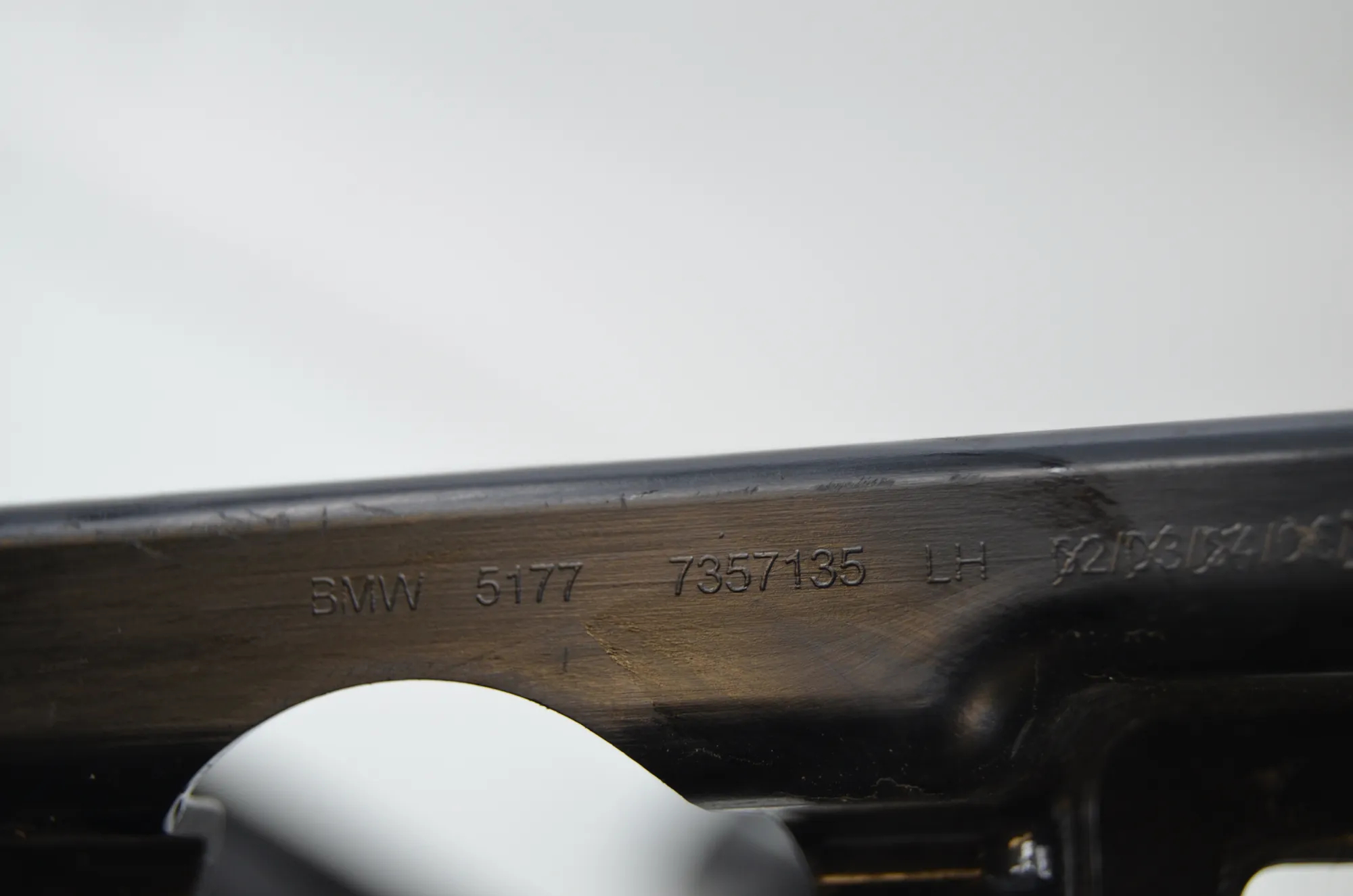 Sideskirt Bracket – OEM 7357135 · BMW 7 (G11, G12) 750 d, Ld xDrive 2016 – 5