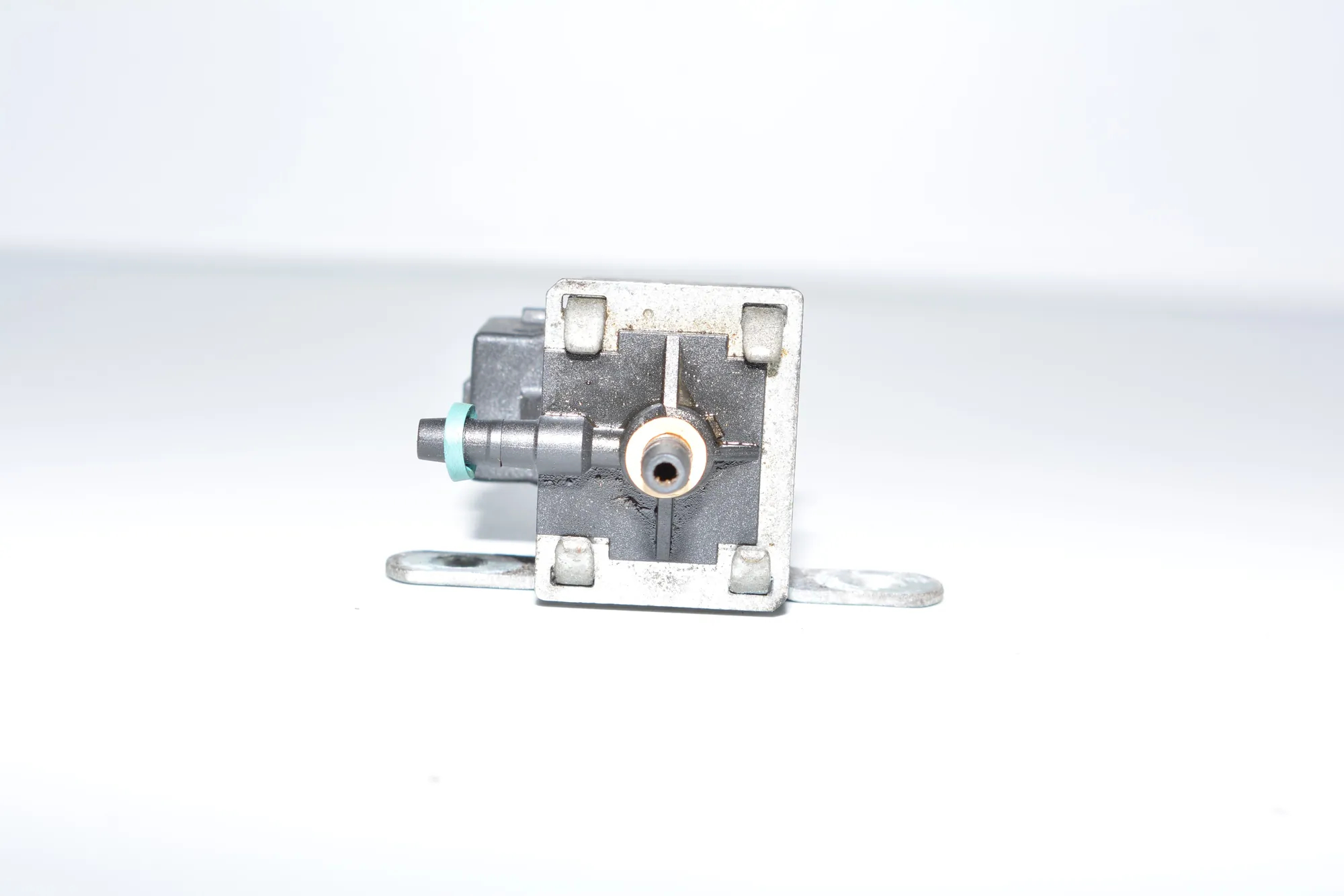 Solenoid Valve – OEM 1742711 · BMW 5 (E39) 535 i 2001 – 2