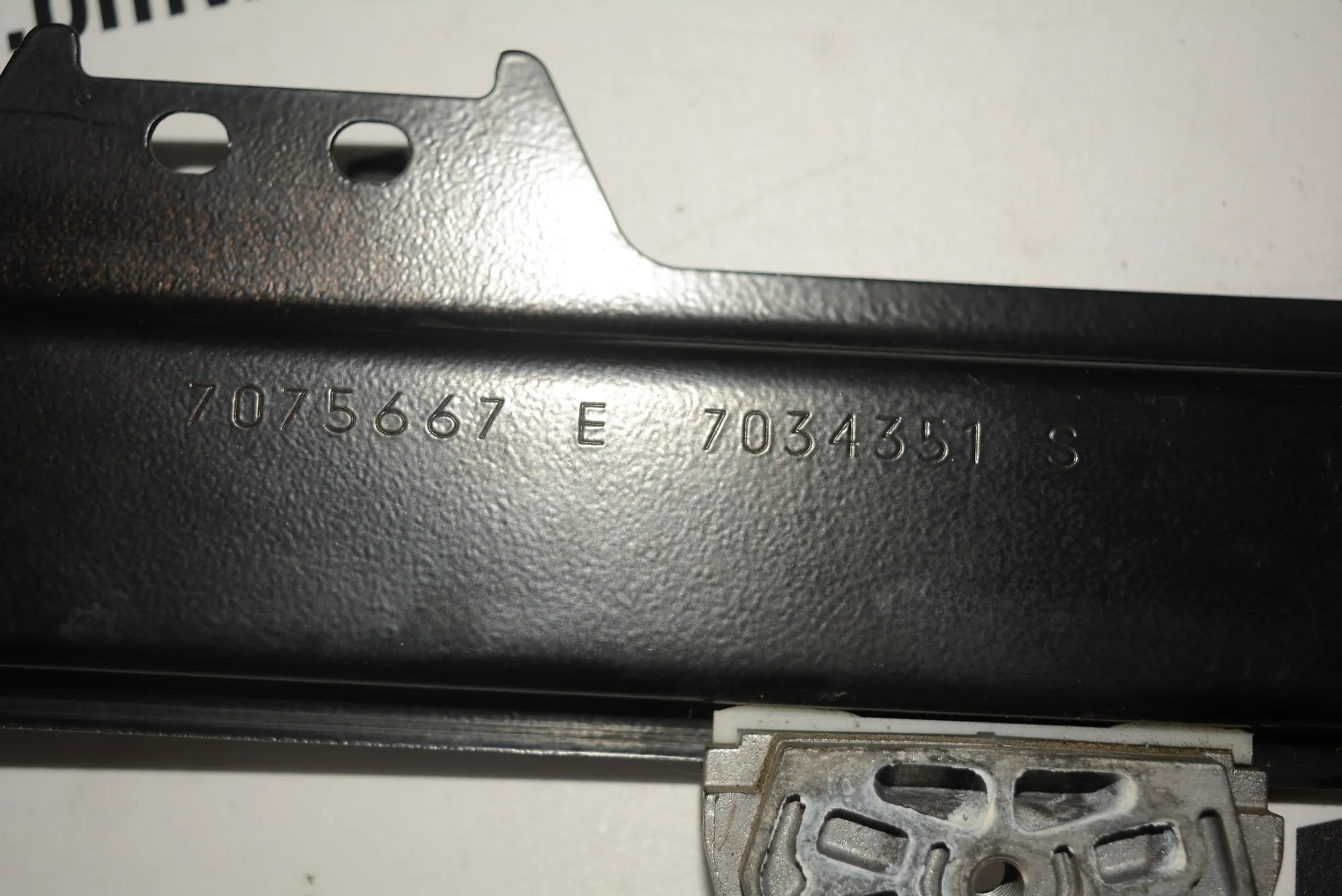 Front Left Door Window Regulator – OEM 7075667 · BMW 5 (E60) BMW 5 (E60) 2003 – 4
