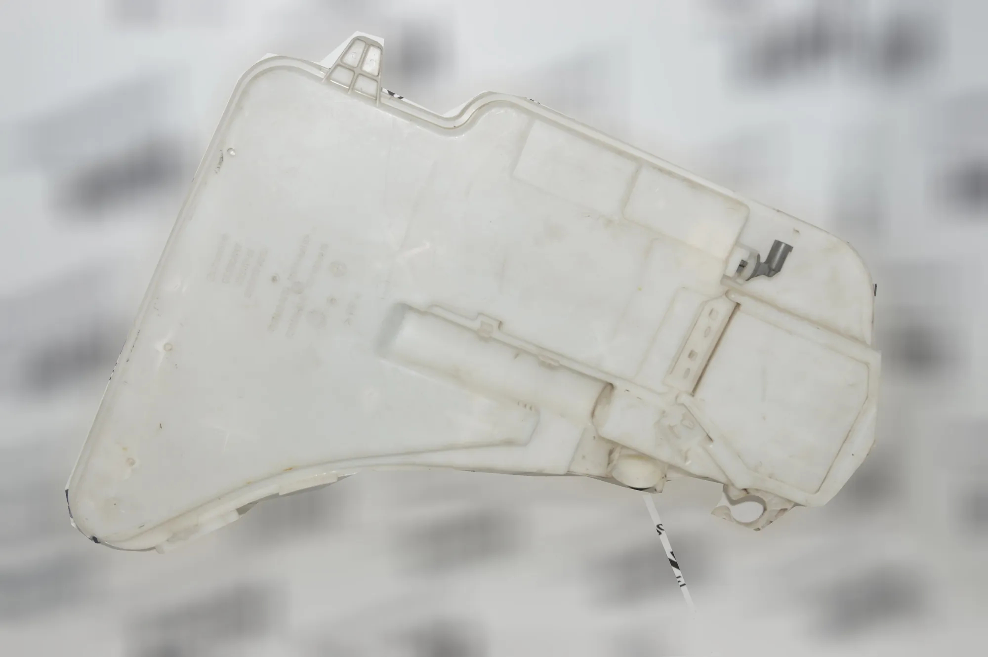 Window Washer Tank – OEM 8050439 · BMW 5 (F10) BMW 5 (F10) 2011