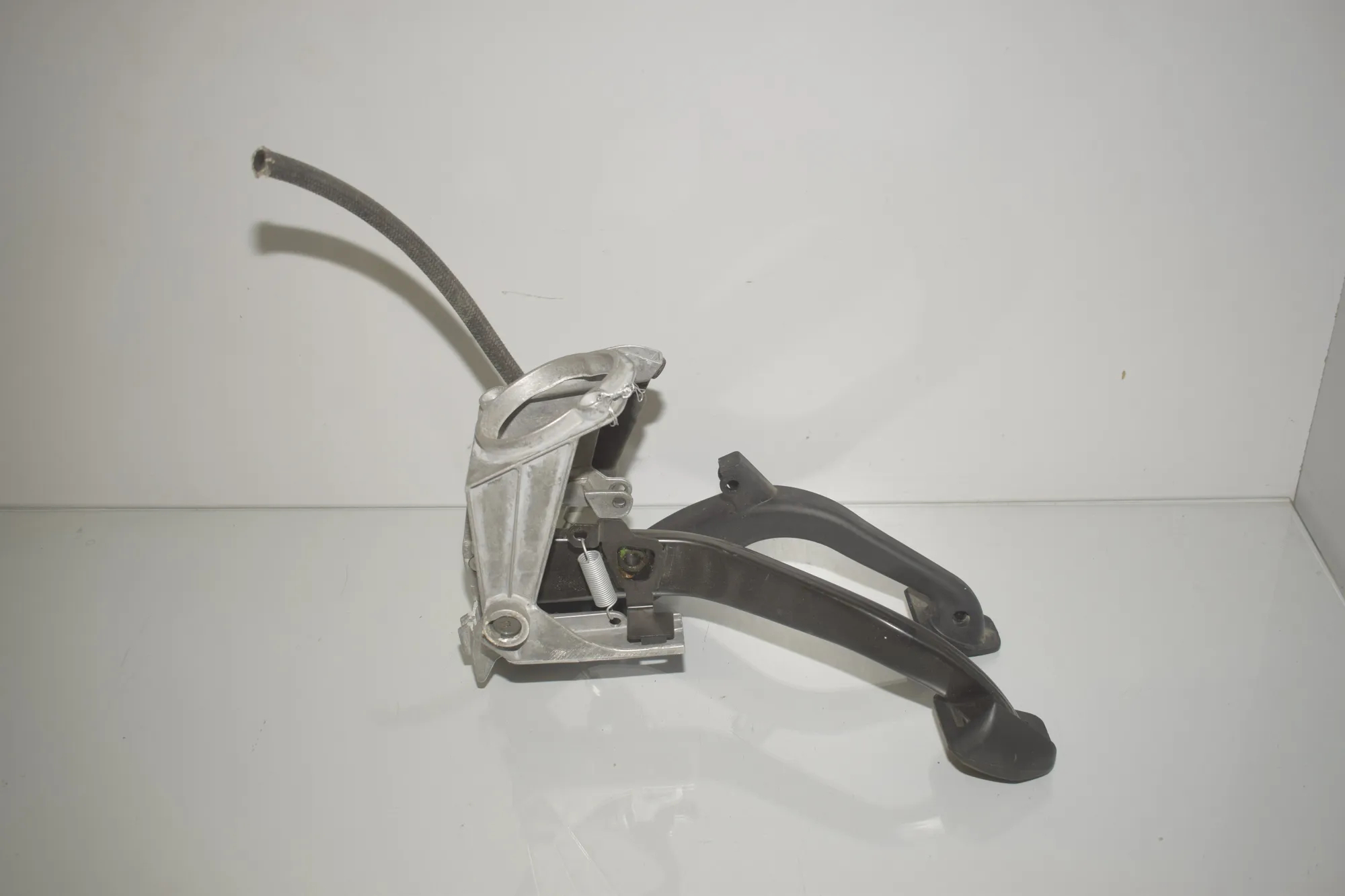 Clutch Pedal – OEM 67613102283725 · BMW X1 (E84) BMW X1 (E84) 2010 – 3