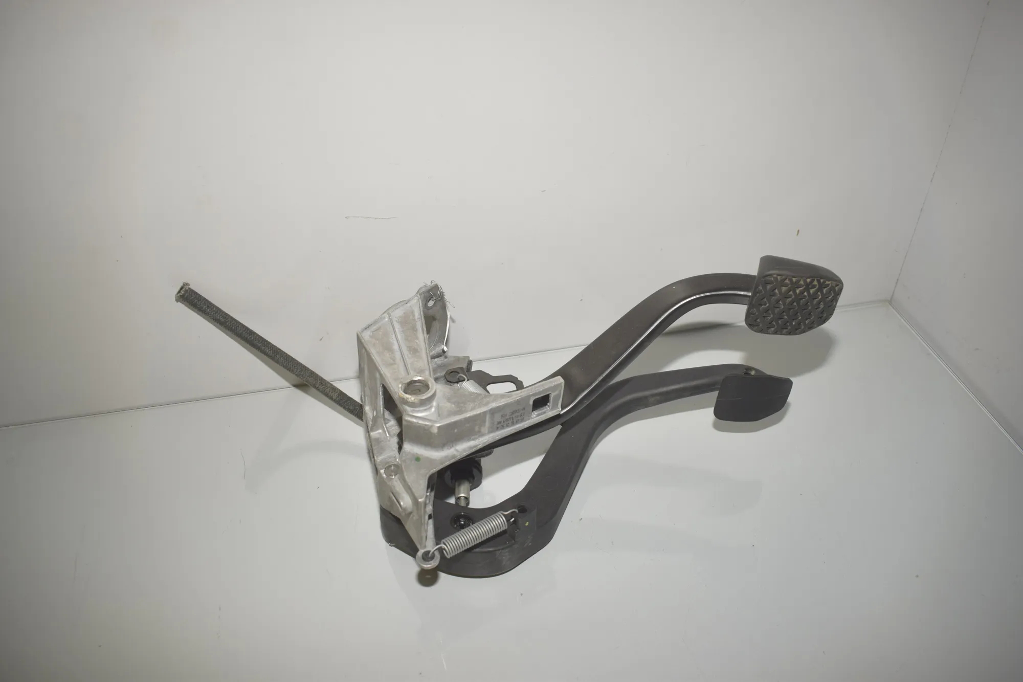 Clutch Pedal – OEM 67613102283725 · BMW X1 (E84) BMW X1 (E84) 2010 – 2