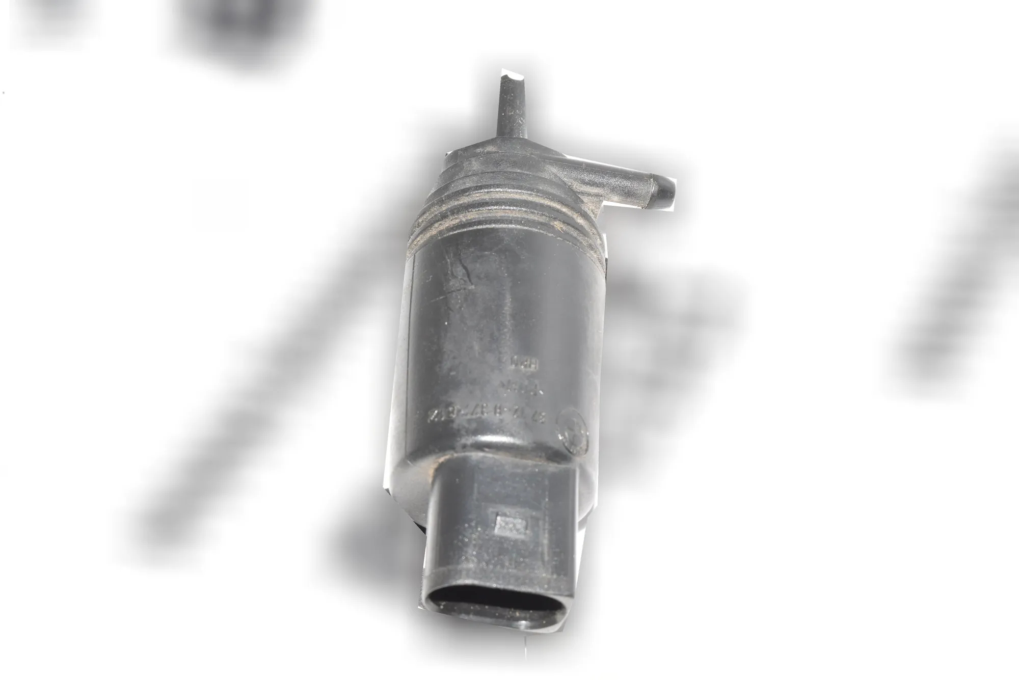 Washer Tank Motor – OEM 8377612 · BMW 5 (E39) 525 i 2001