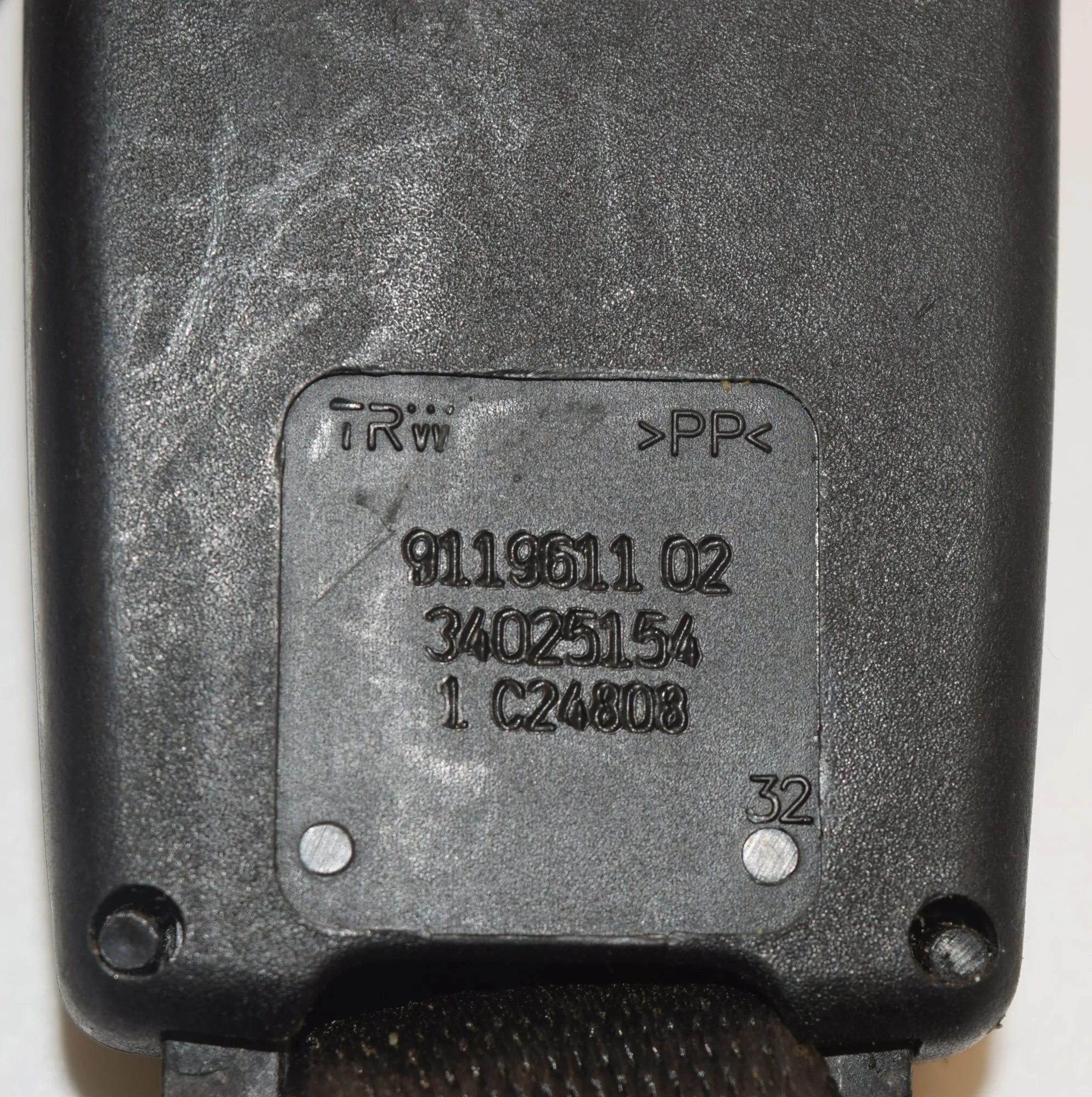Rear Middle Seat Buckle – OEM 9119611 · BMW 7 (F01, F02) BMW 7 (F01, F02) 2008 – 3