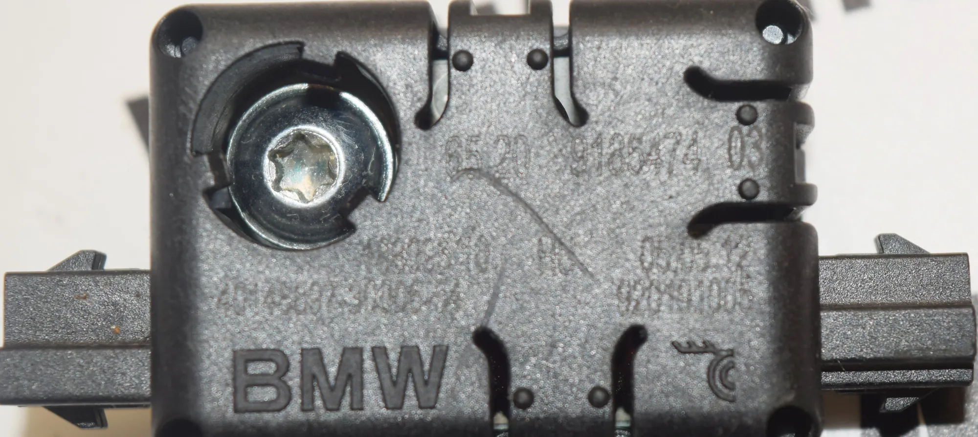 Antenna Amplifier – OEM 9185474 · BMW 5 Touring (F11) BMW 5 Touring (F11) 2011 – 3