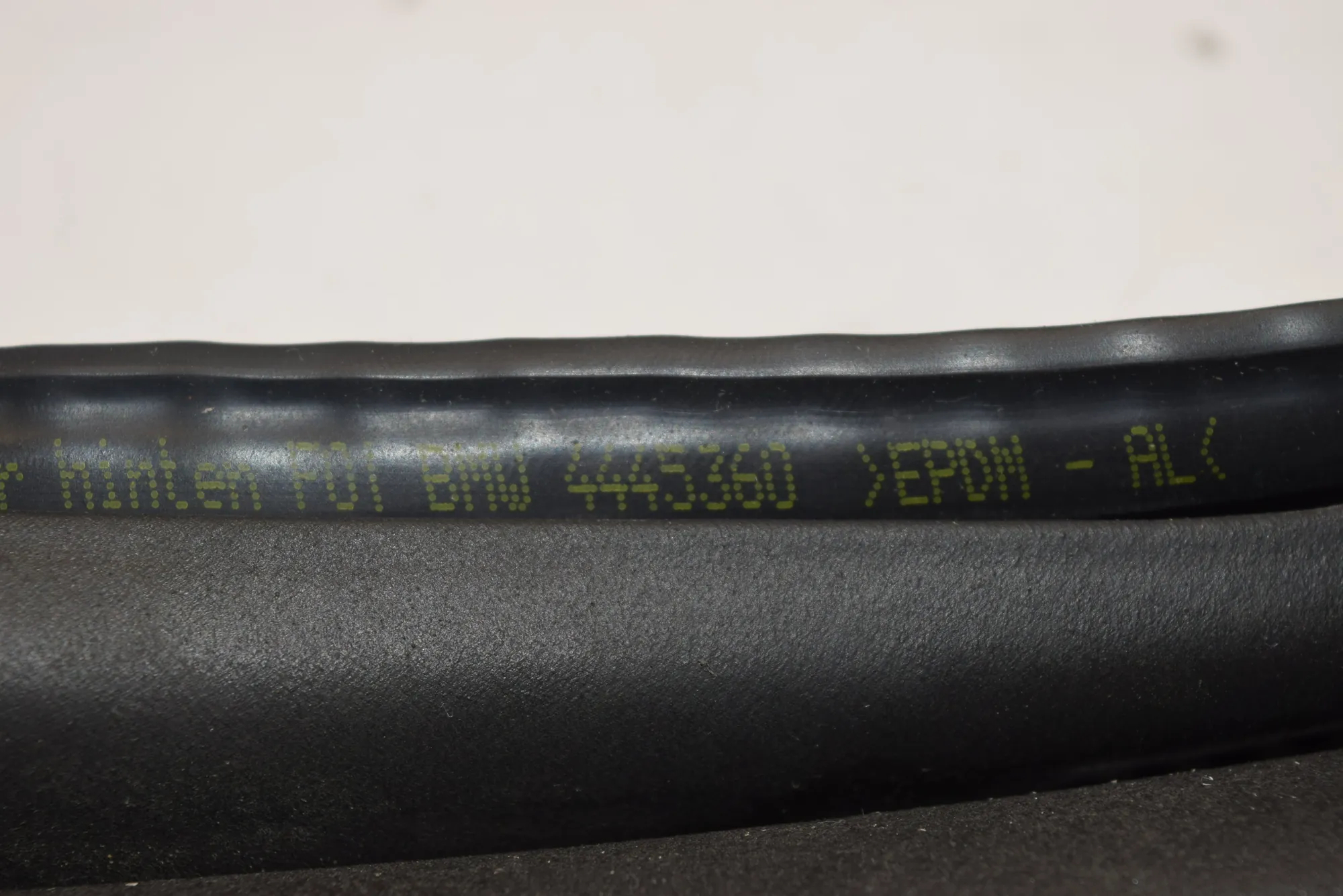 Rear Right Door Seal Rubber – OEM 4445360 · BMW 7 (F01, F02) BMW 7 (F01, F02) 2008 – 2