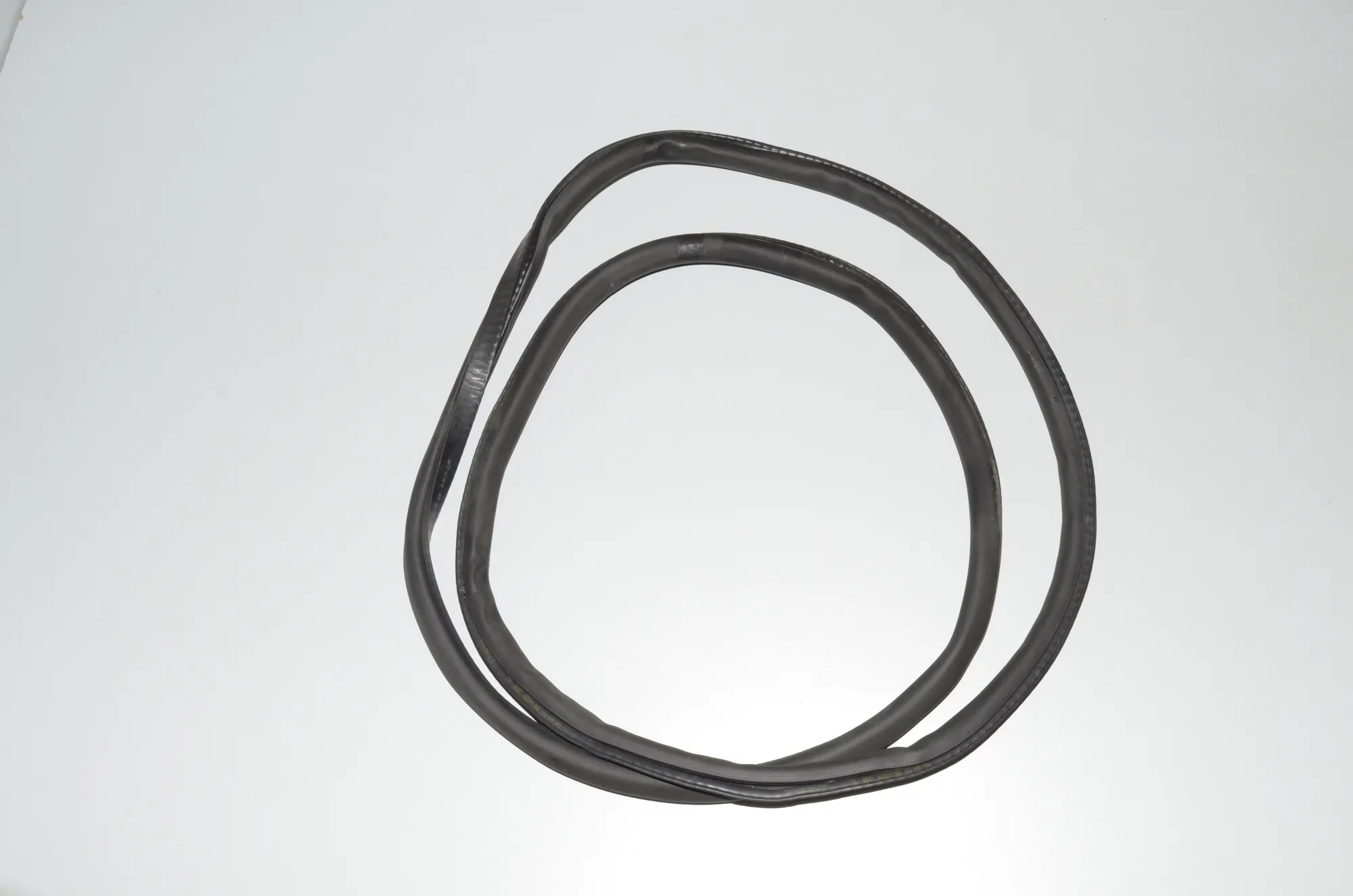 Front Left Door Seal Rubber – OEM 4445359 · BMW 7 (F01, F02) BMW 7 (F01, F02) 2008