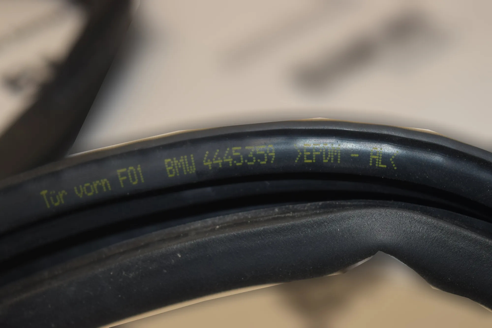 Front Left Door Seal Rubber – OEM 4445359 · BMW 7 (F01, F02) BMW 7 (F01, F02) 2008 – 4