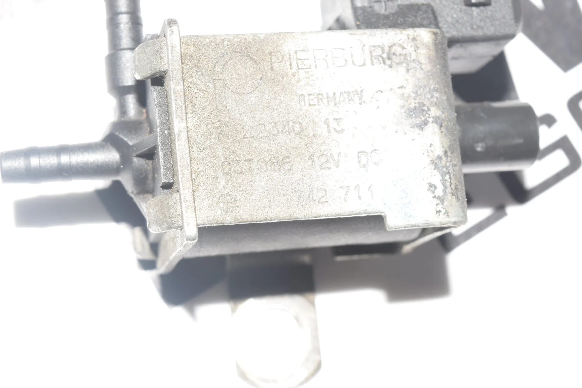 Solenoid Valve – OEM 1742711 · BMW 5 (E39) BMW 5 (E39) 1999 – 3