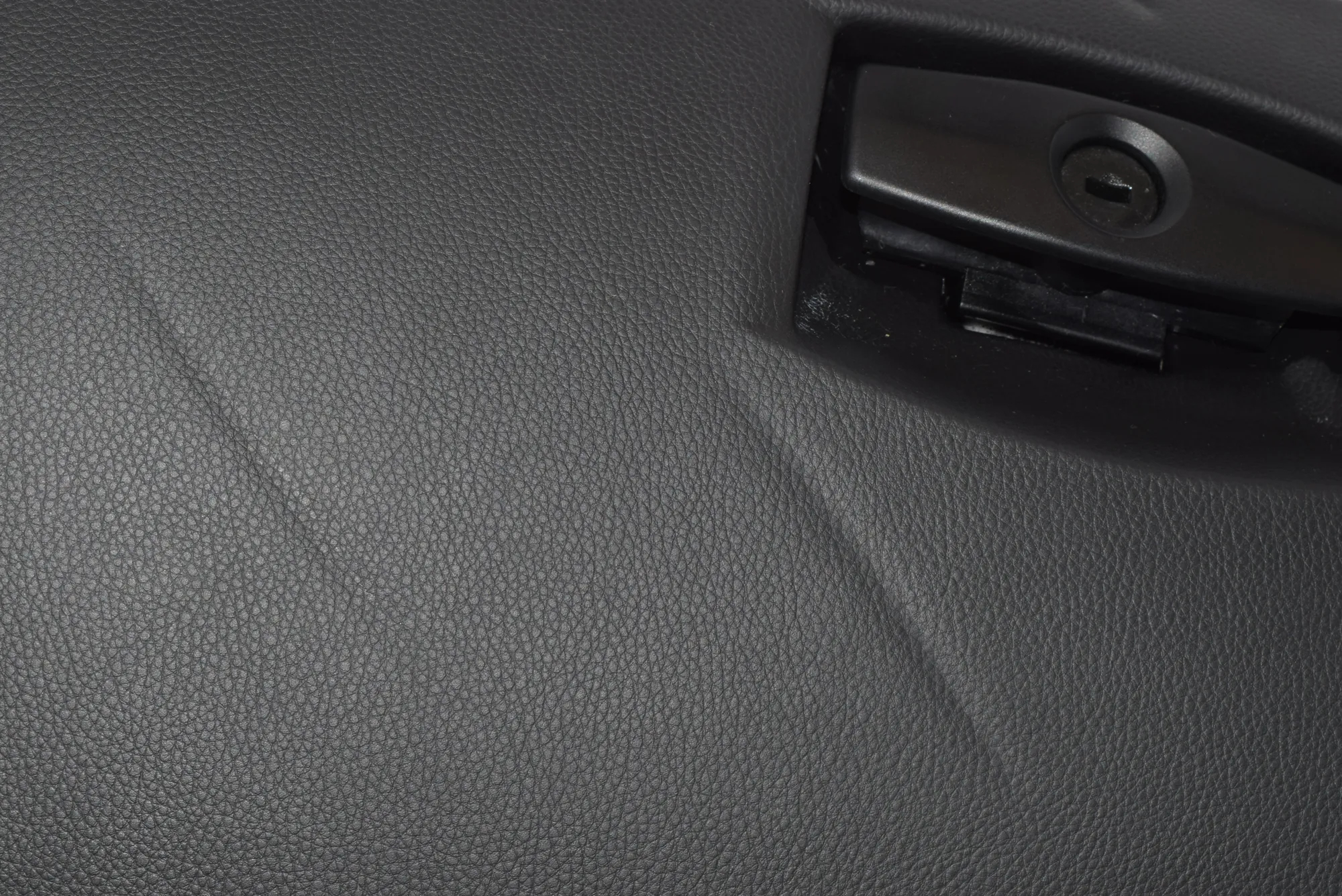Glove Compartment – OEM 7034080 · BMW 5 Touring (E61) BMW 5 Touring (E61) 2008 – 2