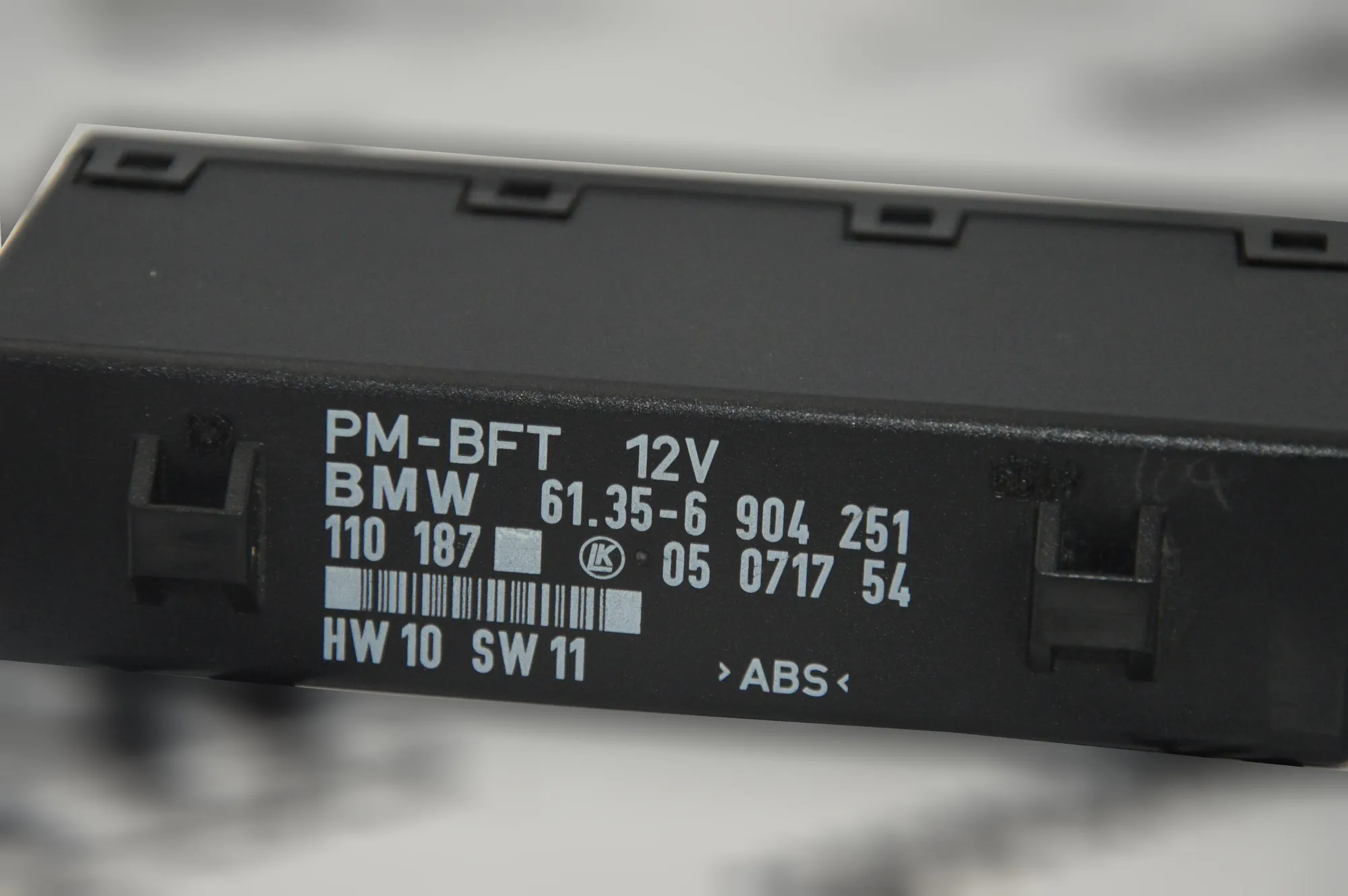 Front Left Door Control Unit – OEM 6904251 · BMW 5 (E39) BMW 5 (E39) 2001