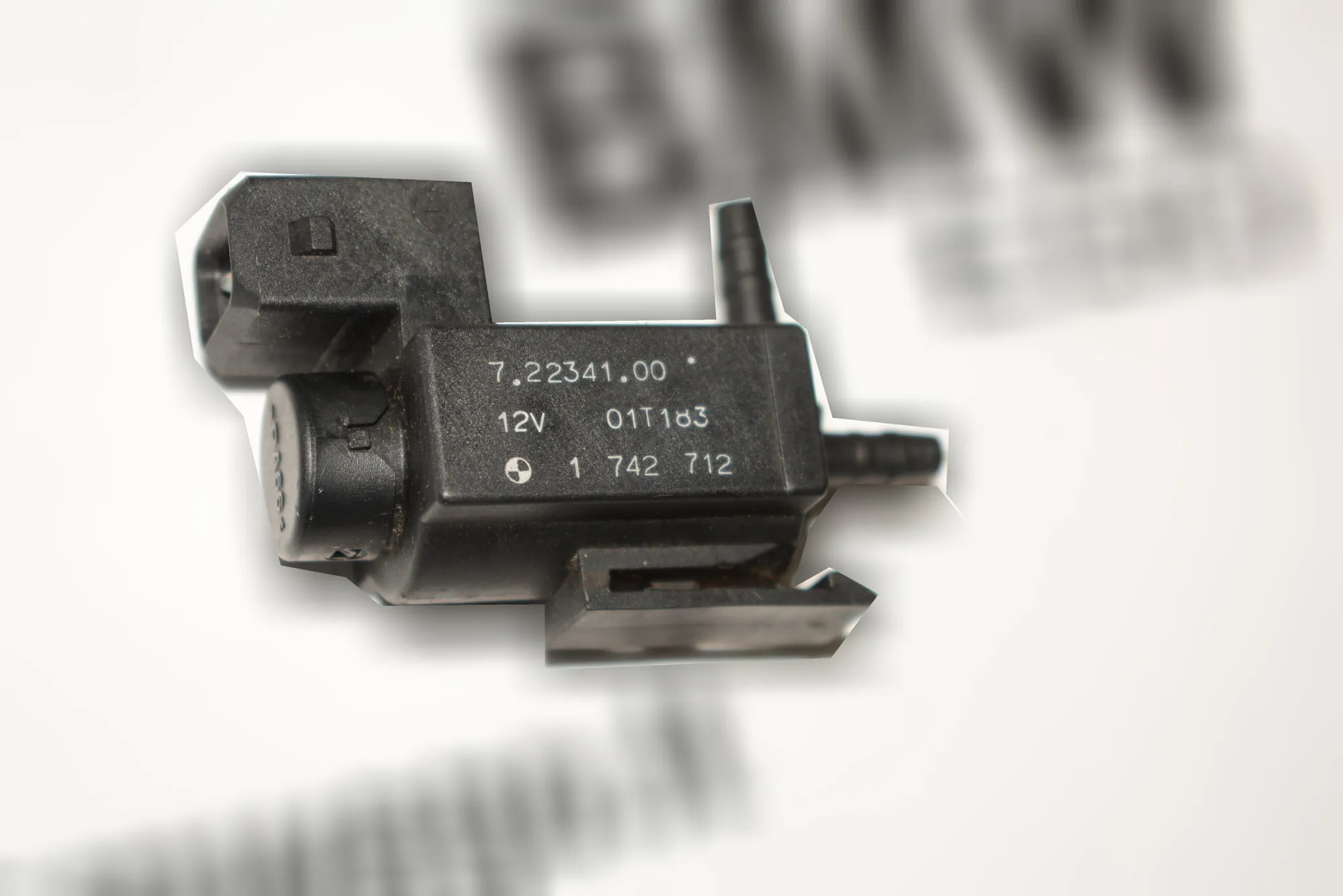 Solenoid Valve – OEM 1742712 · BMW 5 (E39) BMW 5 (E39) 1999 – 3