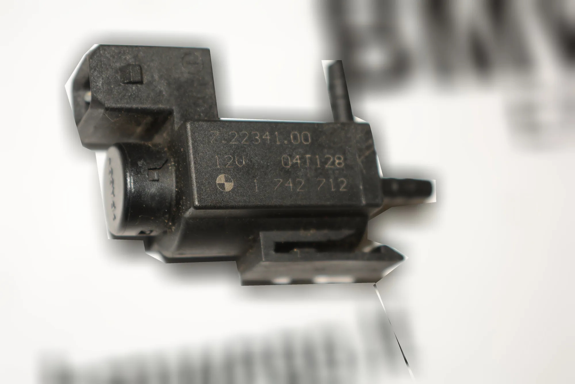 Solenoid Valve – OEM 1742712 · BMW 5 (E39) BMW 5 (E39) 1999 – 2