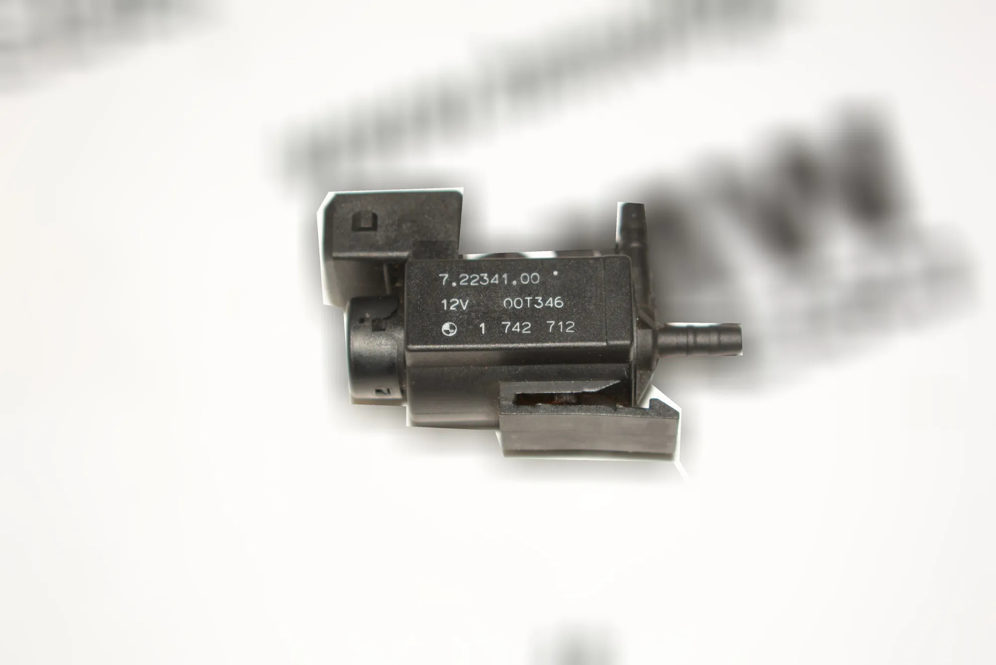Solenoid Valve – OEM 1742712 · BMW 5 (E39) BMW 5 (E39) 1999