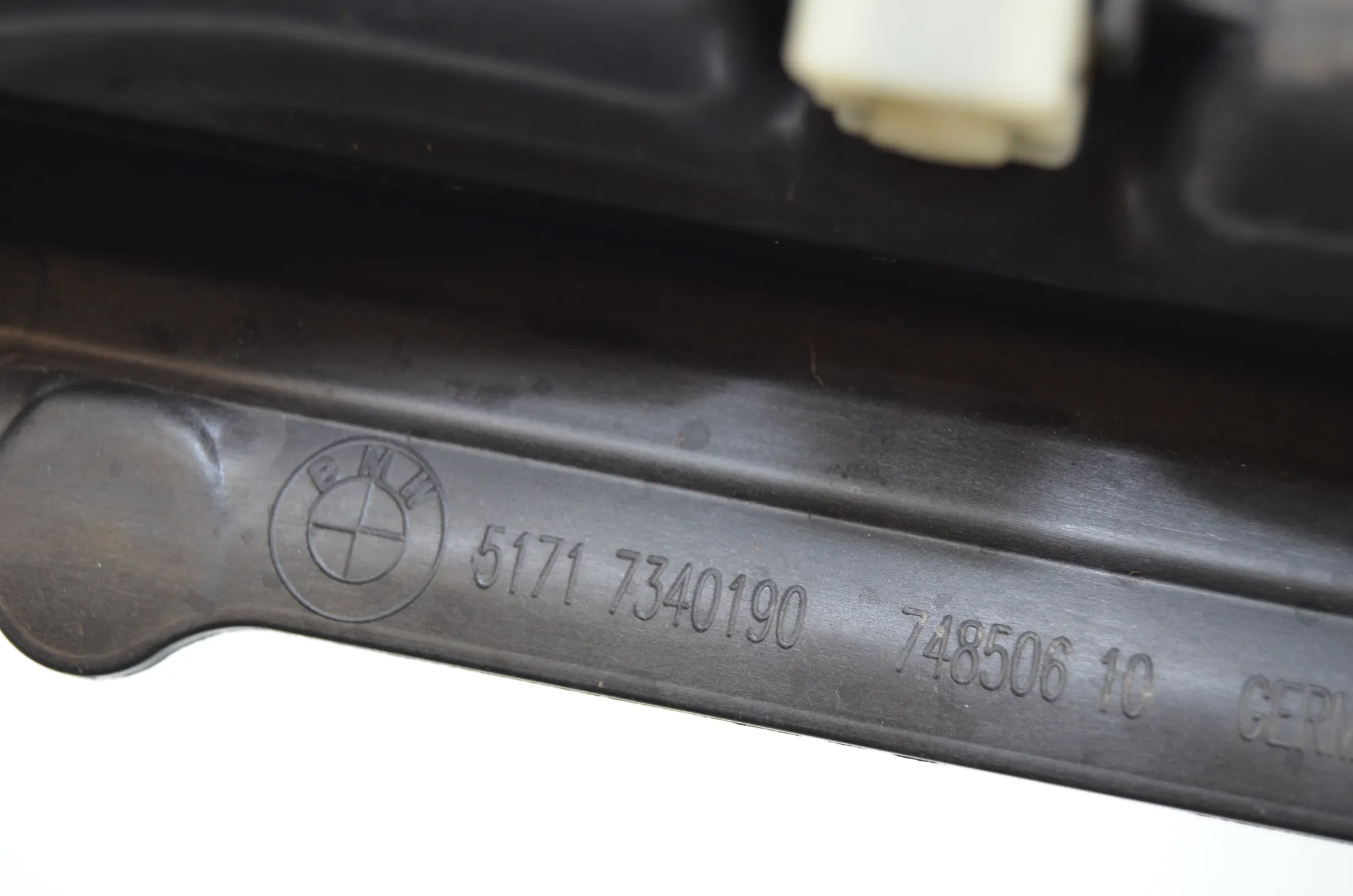 Other Engine Compartment Parts – OEM 7340190 · BMW 7 (G11, G12) 750 d, Ld xDrive 2016 – 4