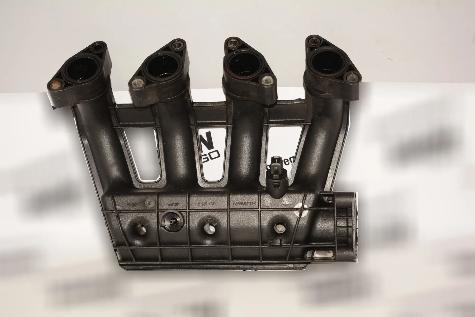 Intake Manifold – OEM 2245437 · BMW 3 (E36) BMW 3 (E36) 318 tds 1995 – 4