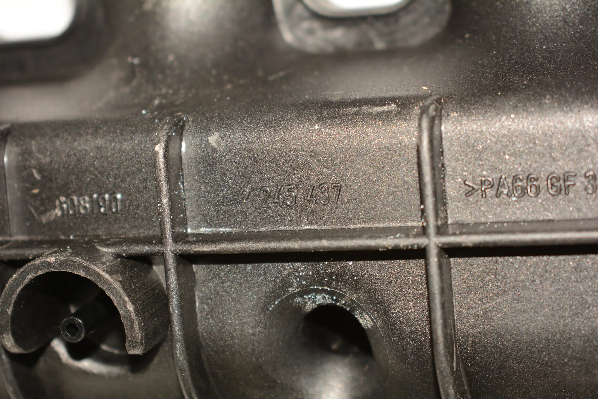 Intake Manifold – OEM 2245437 · BMW 3 (E36) BMW 3 (E36) 318 tds 1995 – 5
