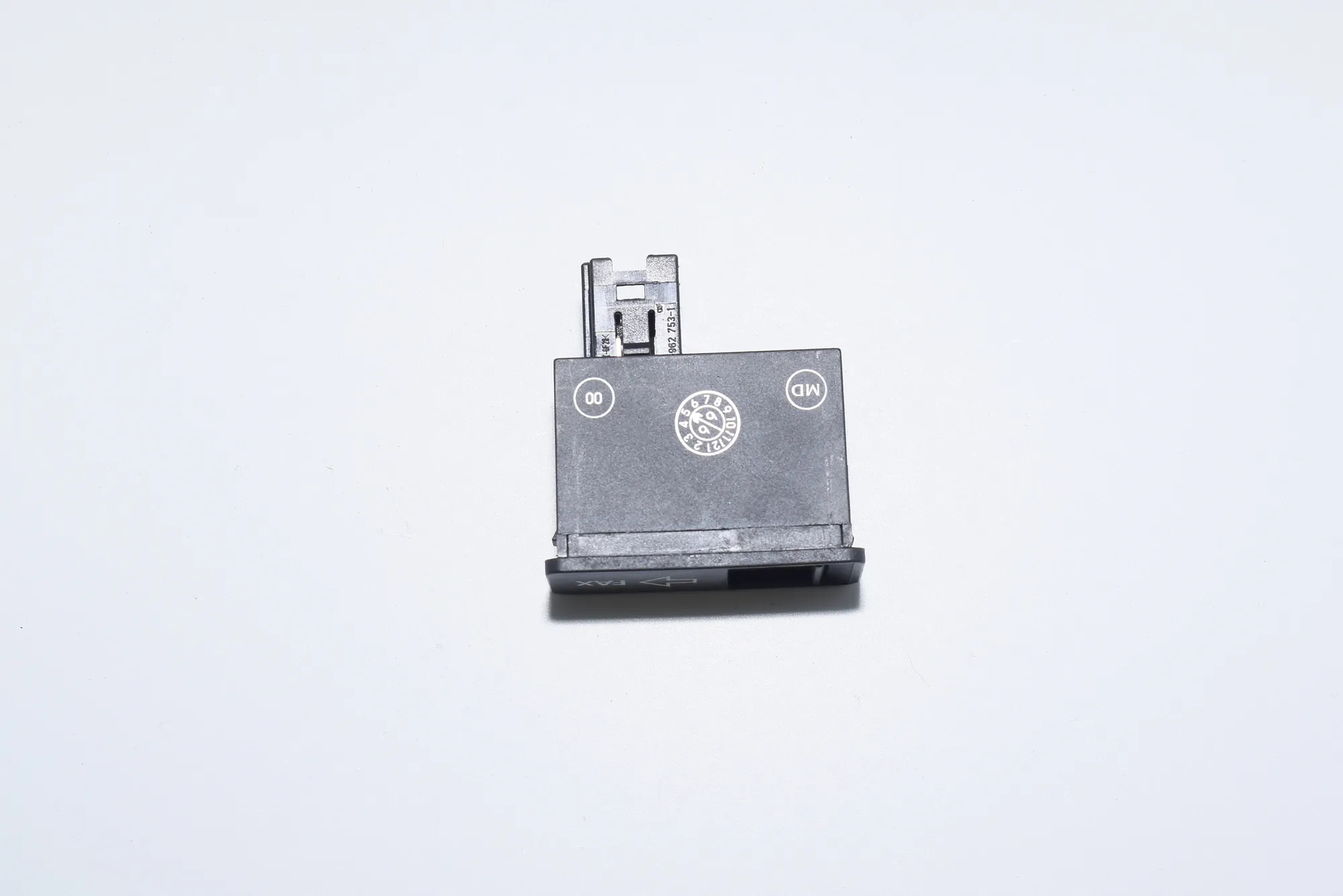 USB/AUX-In Socket Port – OEM 8381053 · BMW 7 (E38) 1999 – 3