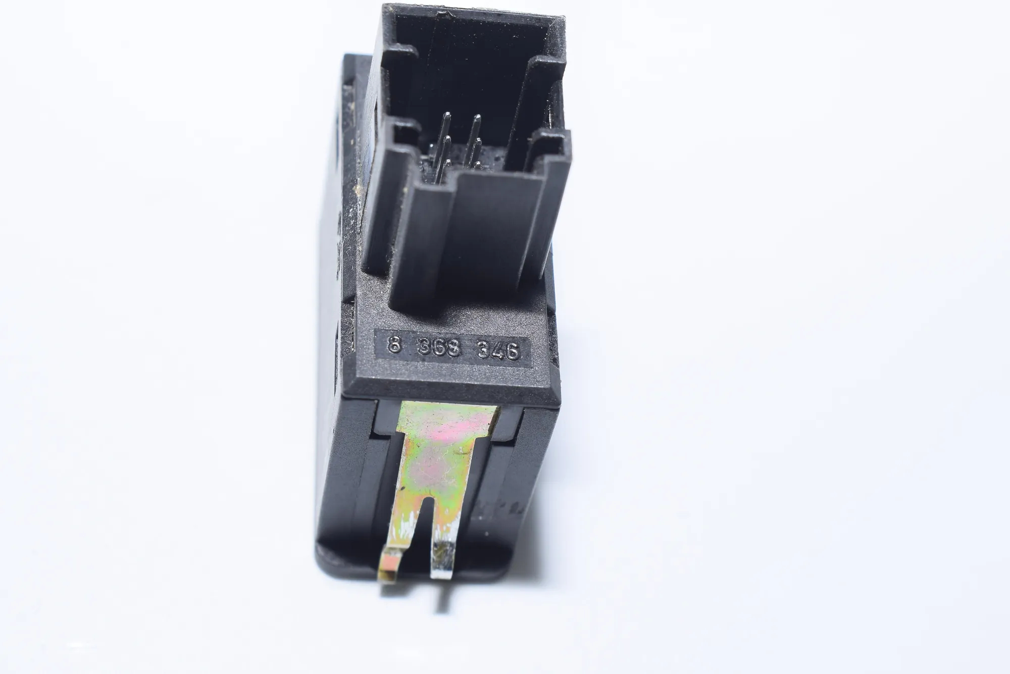 USB/AUX-In Socket Port – OEM 8368346 · BMW 7 (E38) 1999 – 5