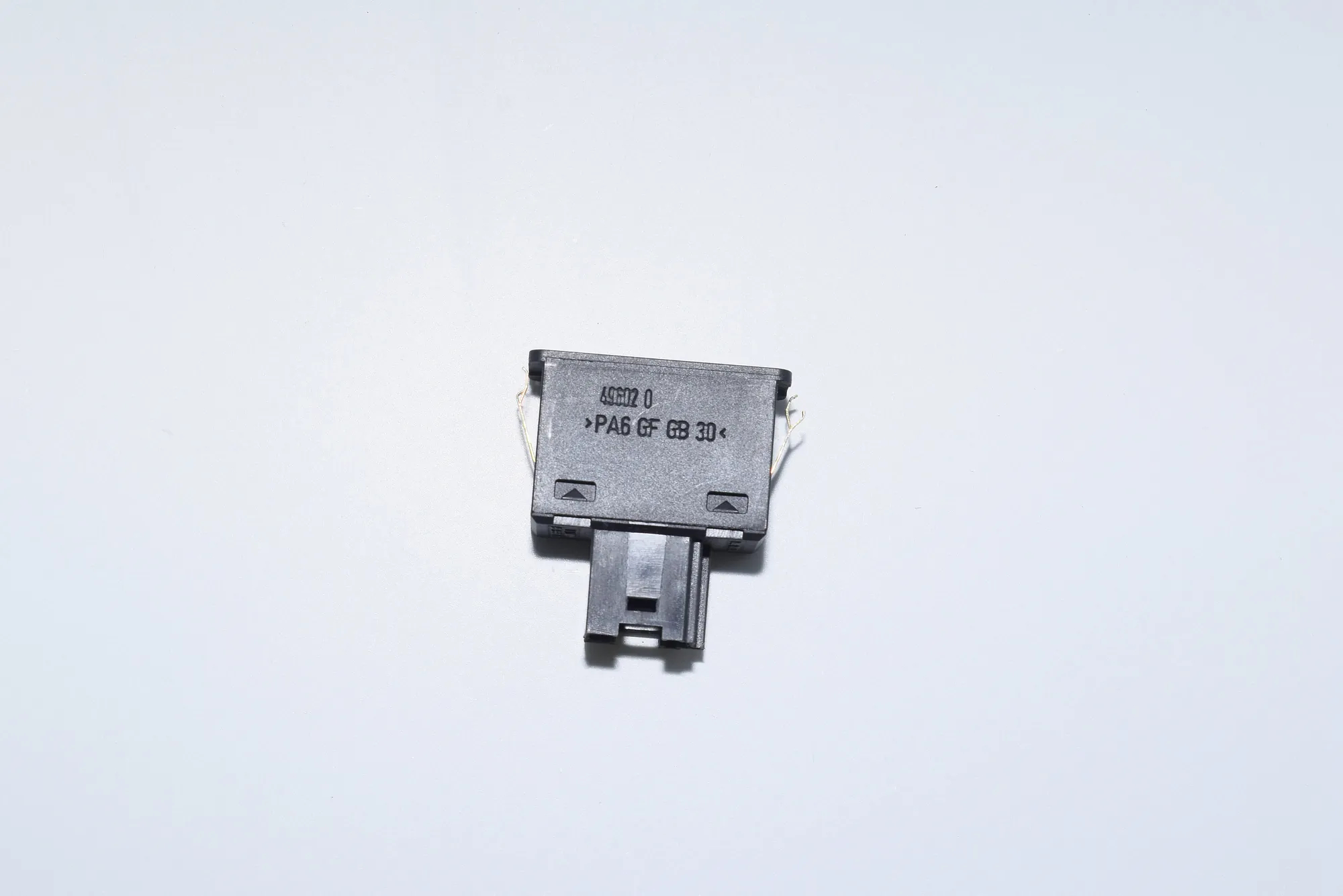 USB/AUX-In Socket Port – OEM 8368346 · BMW 7 (E38) 1999 – 4