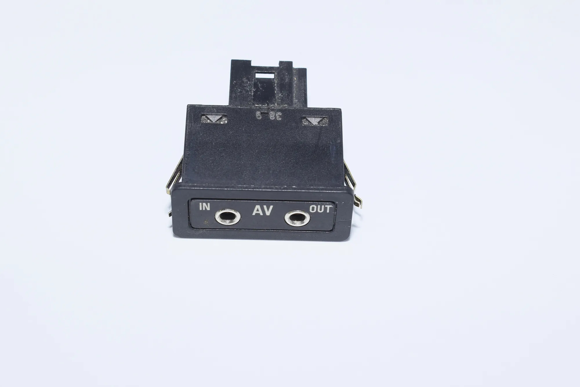 USB/AUX-In Socket Port – OEM 8368346 · BMW 7 (E38) 1999 – 2